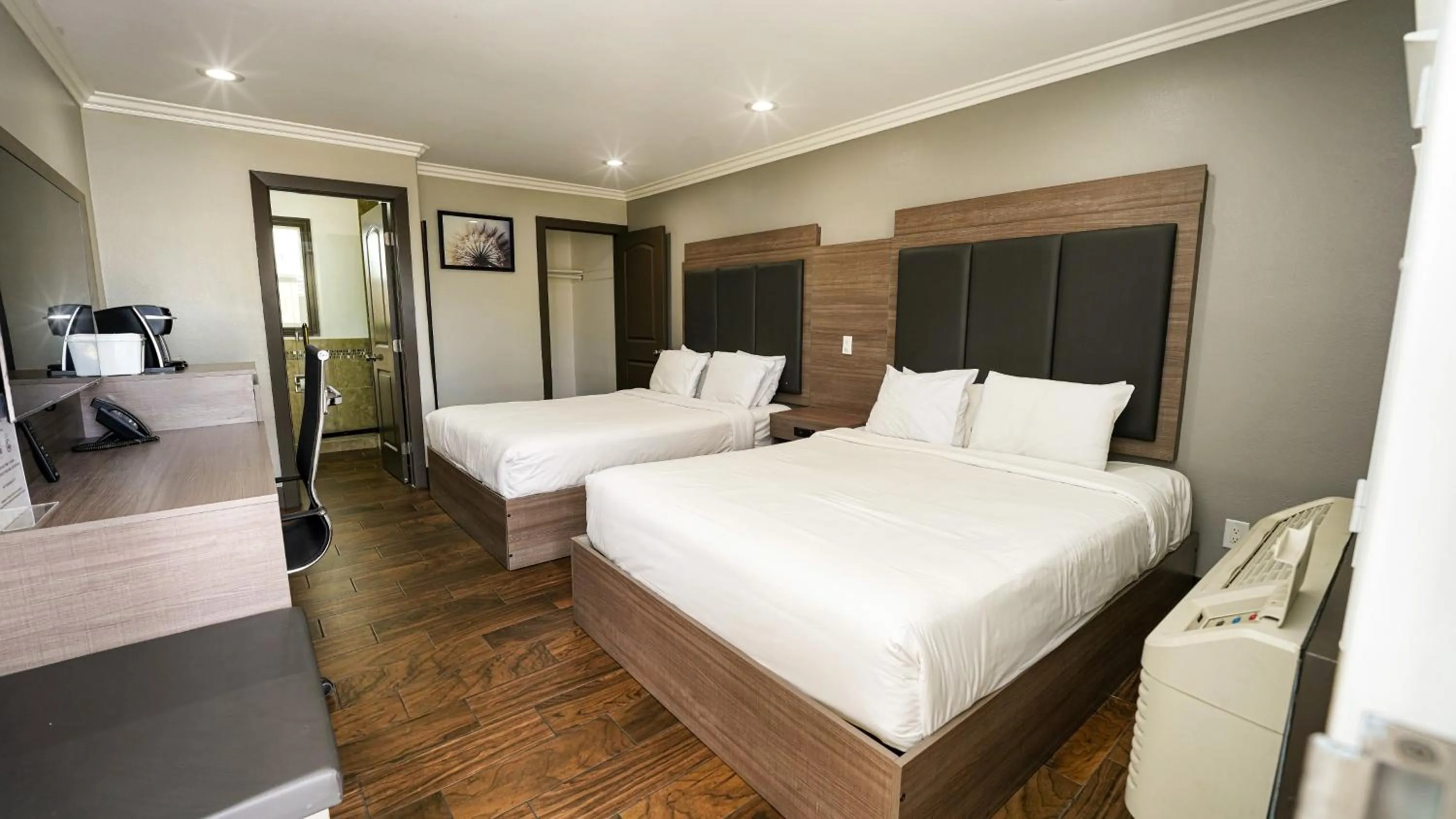 Bed in Americas Best Value Inn, Antioch