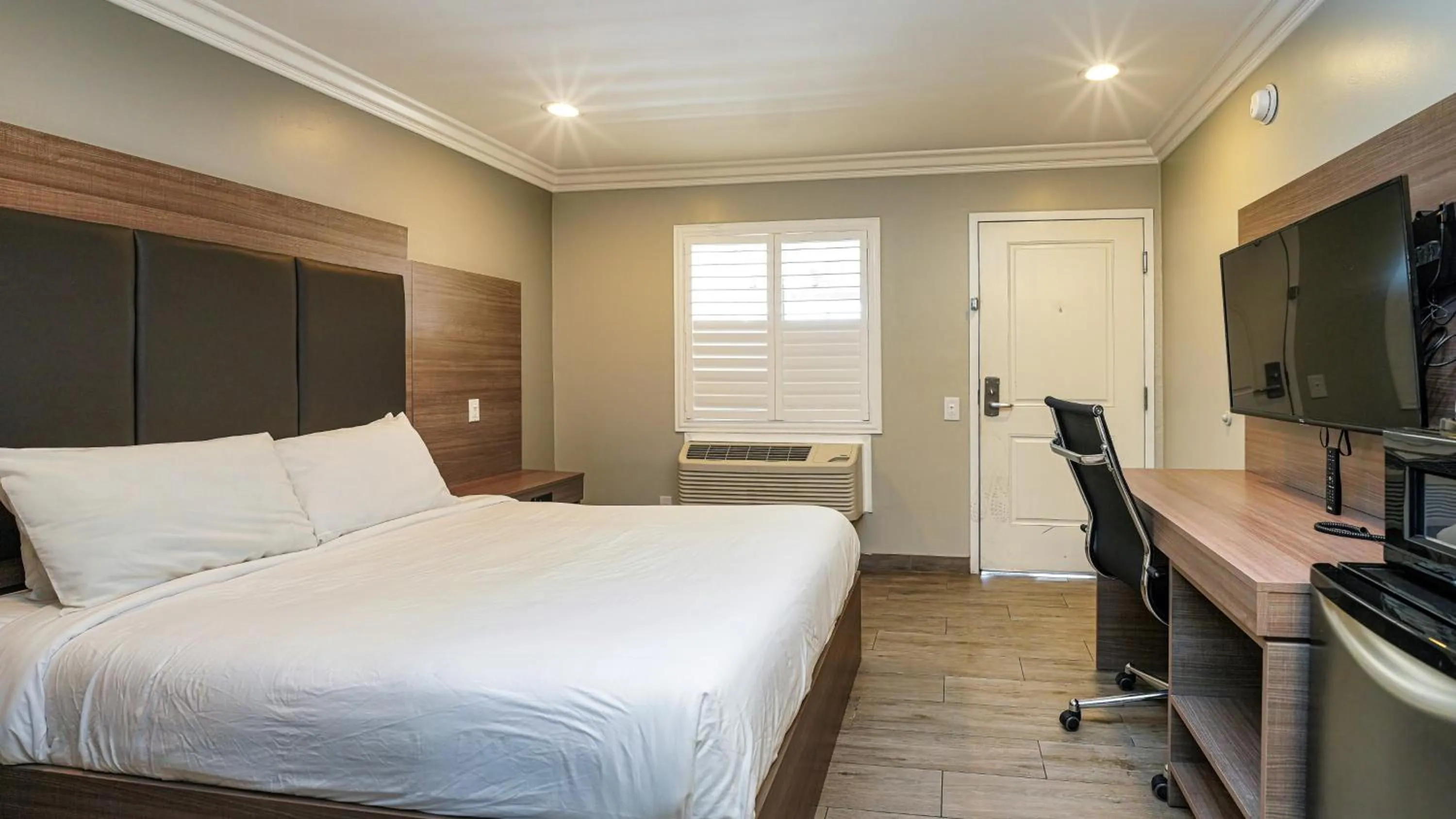 Bed in Americas Best Value Inn, Antioch