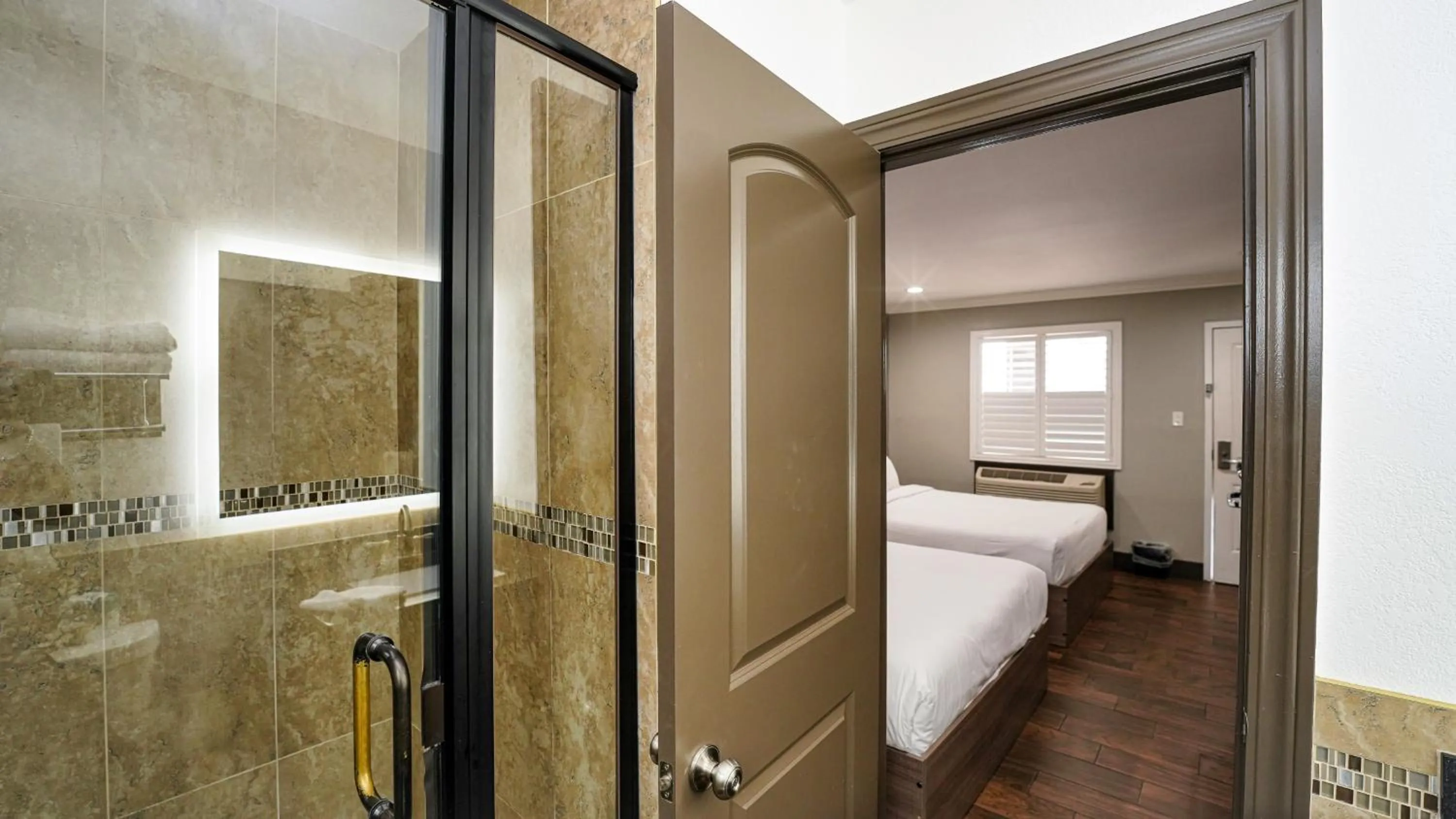 Bed in Americas Best Value Inn, Antioch