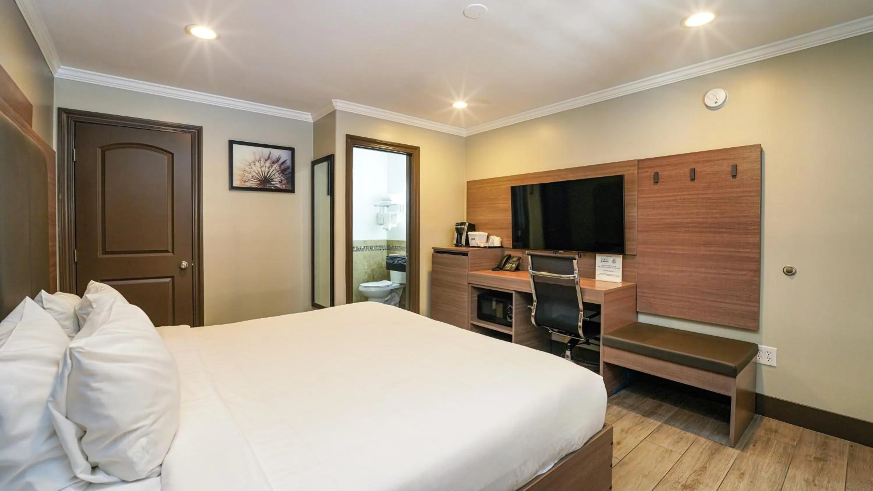 Bed in Americas Best Value Inn, Antioch