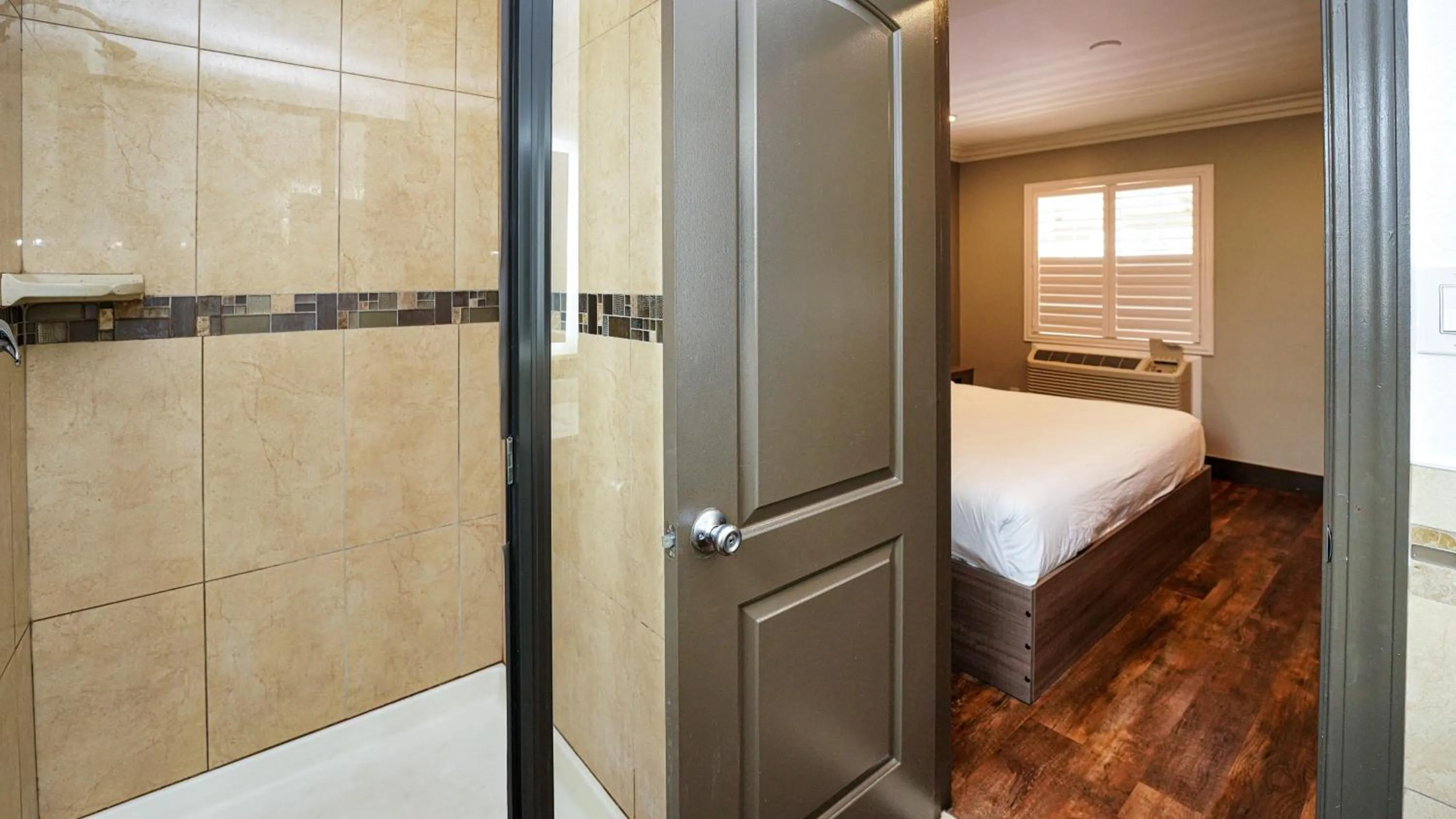 Bed in Americas Best Value Inn, Antioch