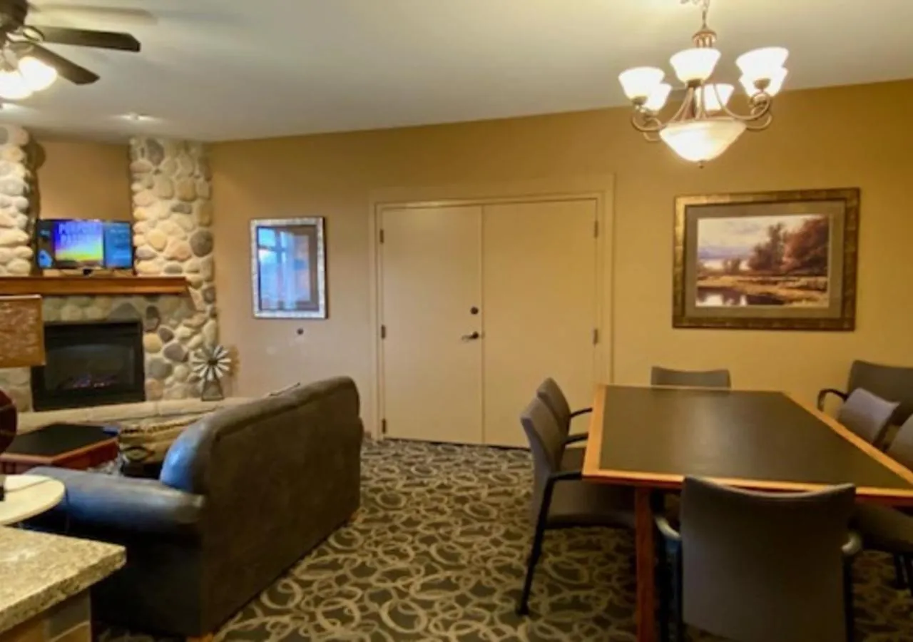 Living room in Arrowwood Resort Hotel and Conference Center - Alexandria