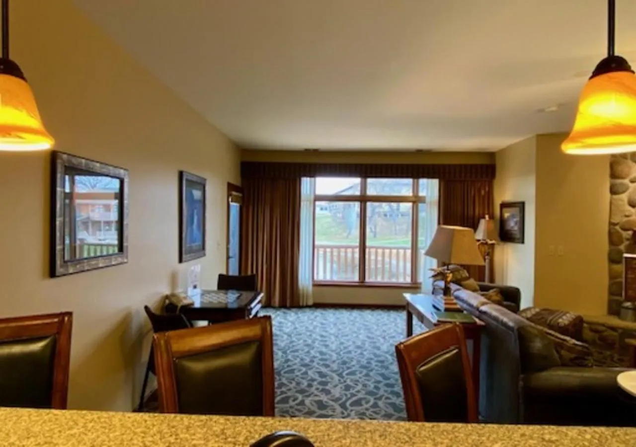 Living room in Arrowwood Resort Hotel and Conference Center - Alexandria