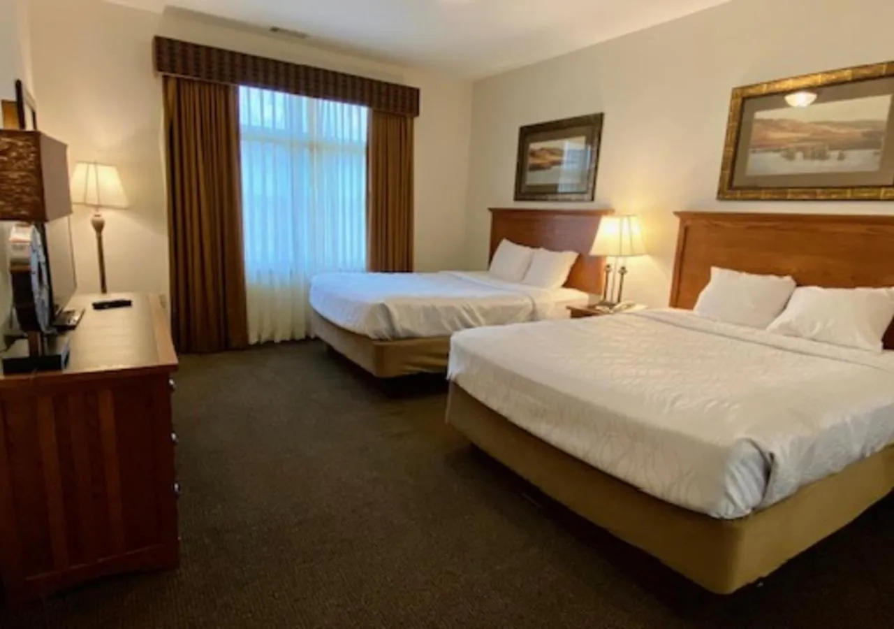 Bed in Arrowwood Resort Hotel and Conference Center - Alexandria