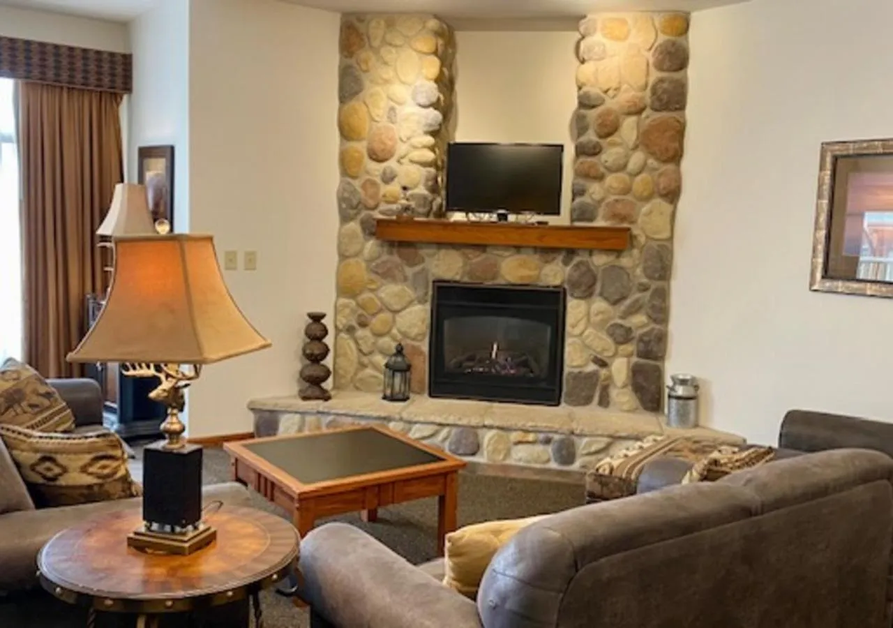 Living room in Arrowwood Resort Hotel and Conference Center - Alexandria