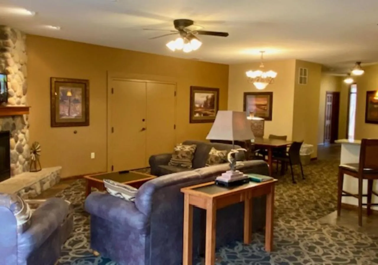 Living room in Arrowwood Resort Hotel and Conference Center - Alexandria