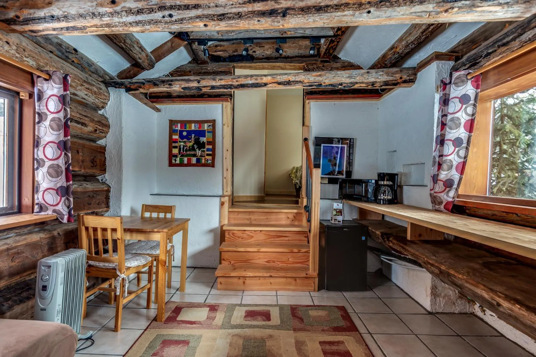 Dining area in Nakiska Bear Ranch