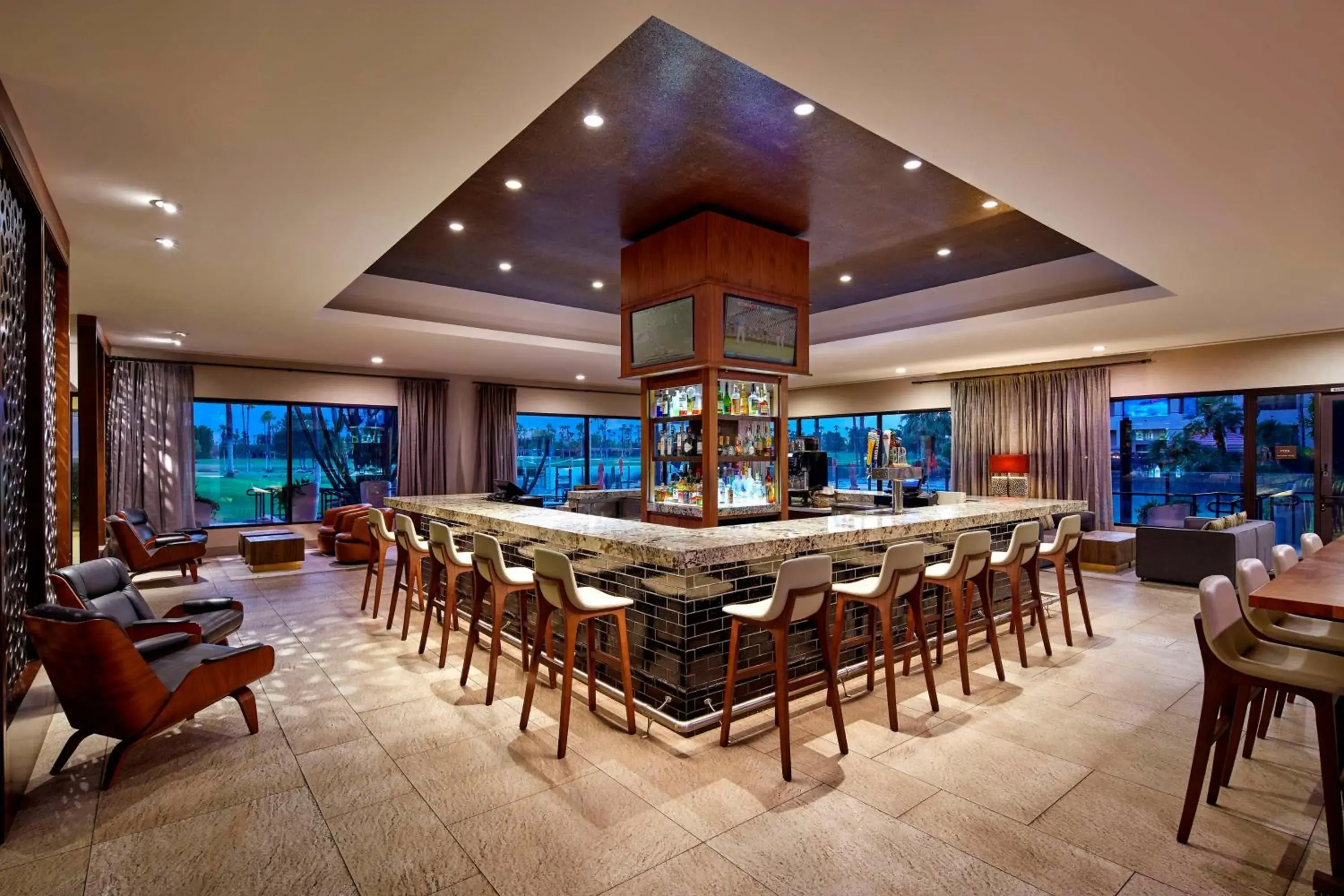 Lounge or bar in DoubleTree by Hilton Golf Resort Palm Springs Lounge or bar in DoubleTree by Hilton Golf Resort Palm Springs