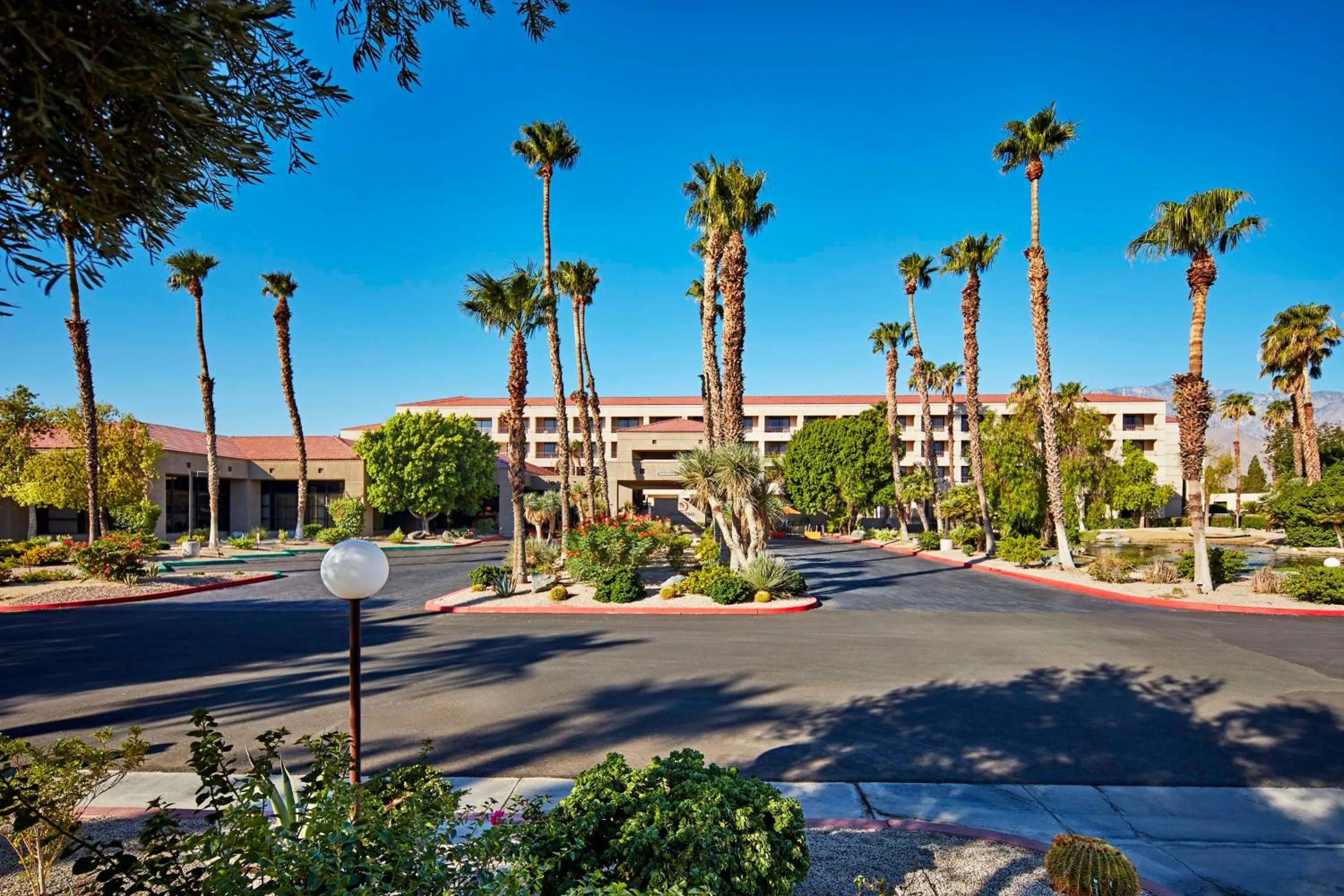 Property building in DoubleTree by Hilton Golf Resort Palm Springs