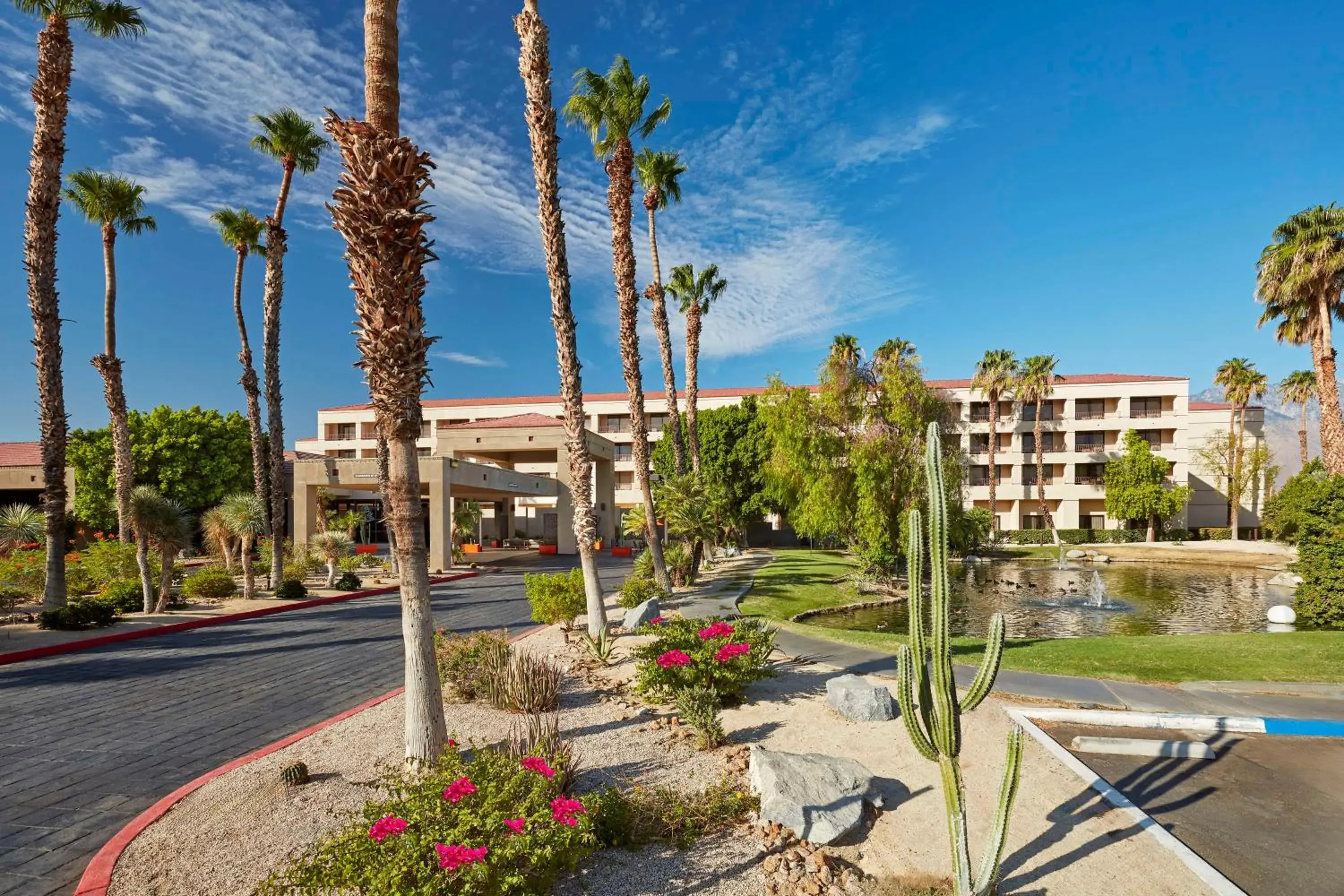 Property building in DoubleTree by Hilton Golf Resort Palm Springs Property building in DoubleTree by Hilton Golf Resort Palm Springs