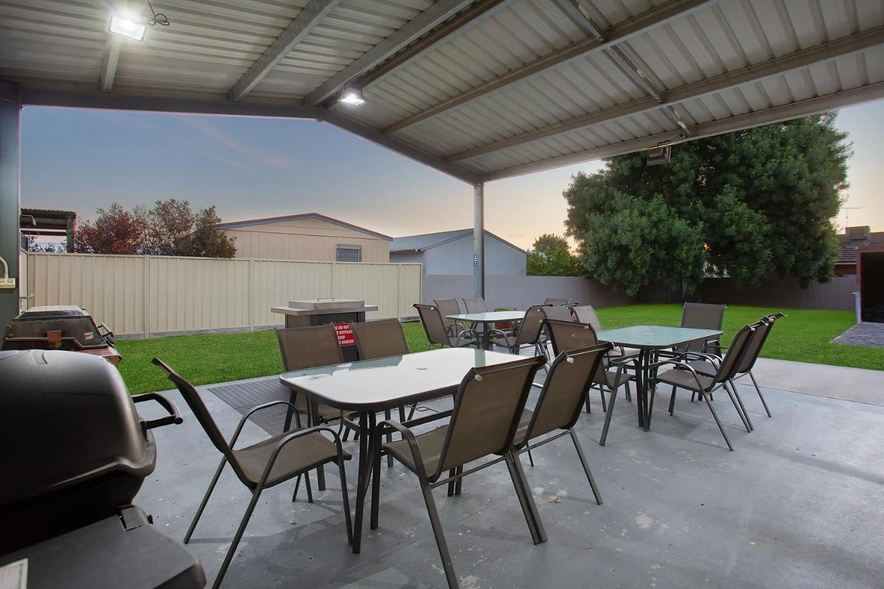 BBQ facilities in Comfort Inn May Park