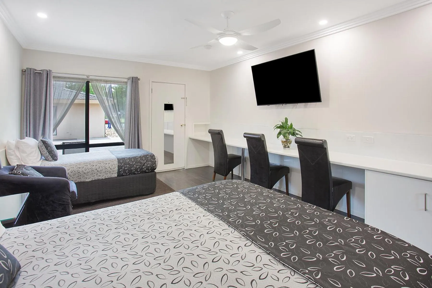 Bedroom, Bed in Comfort Inn May Park