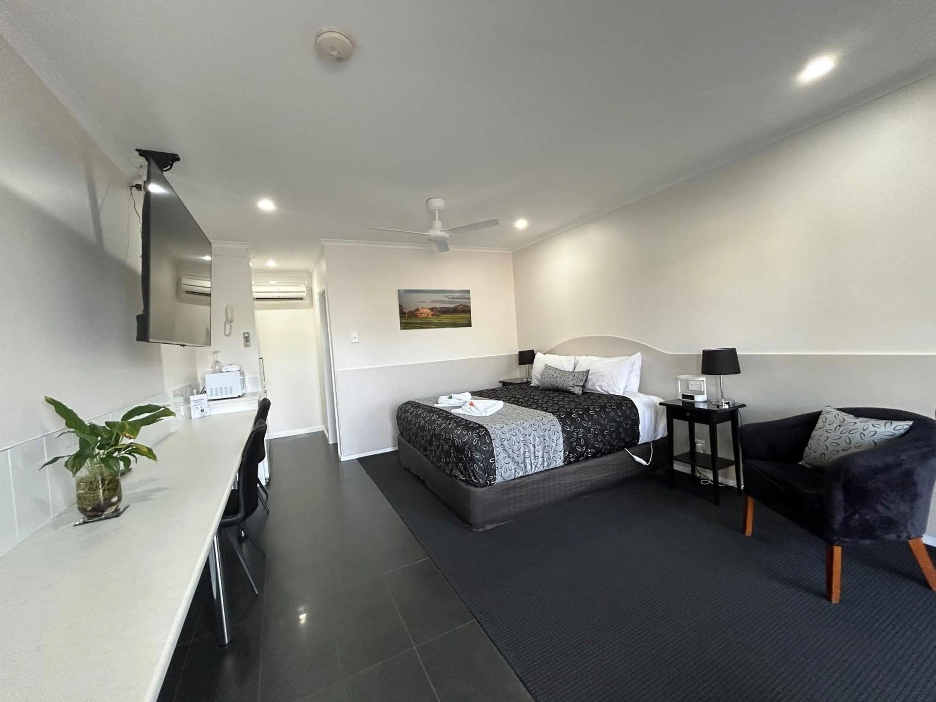 Bedroom, Bed in Comfort Inn May Park