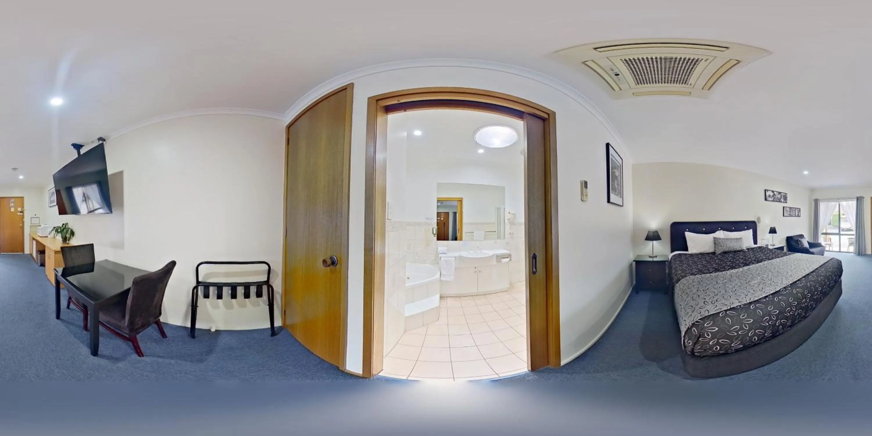 Bedroom, Bed in Comfort Inn May Park