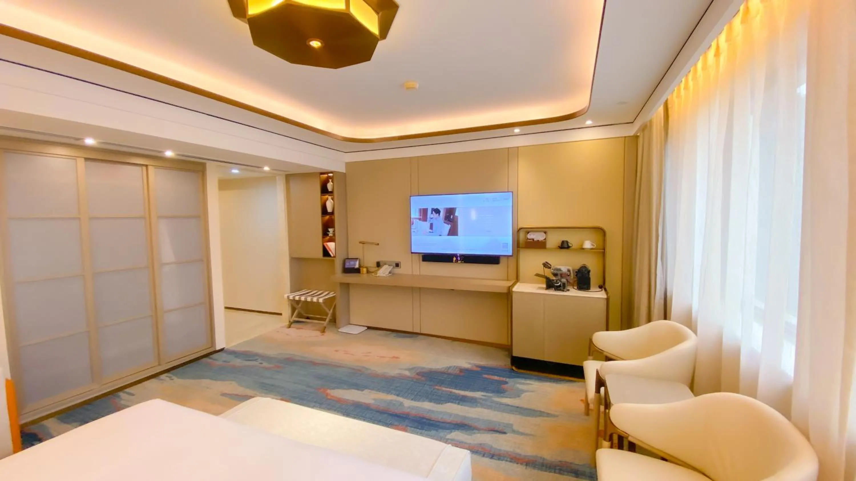 Bed in Beijing International Hotel