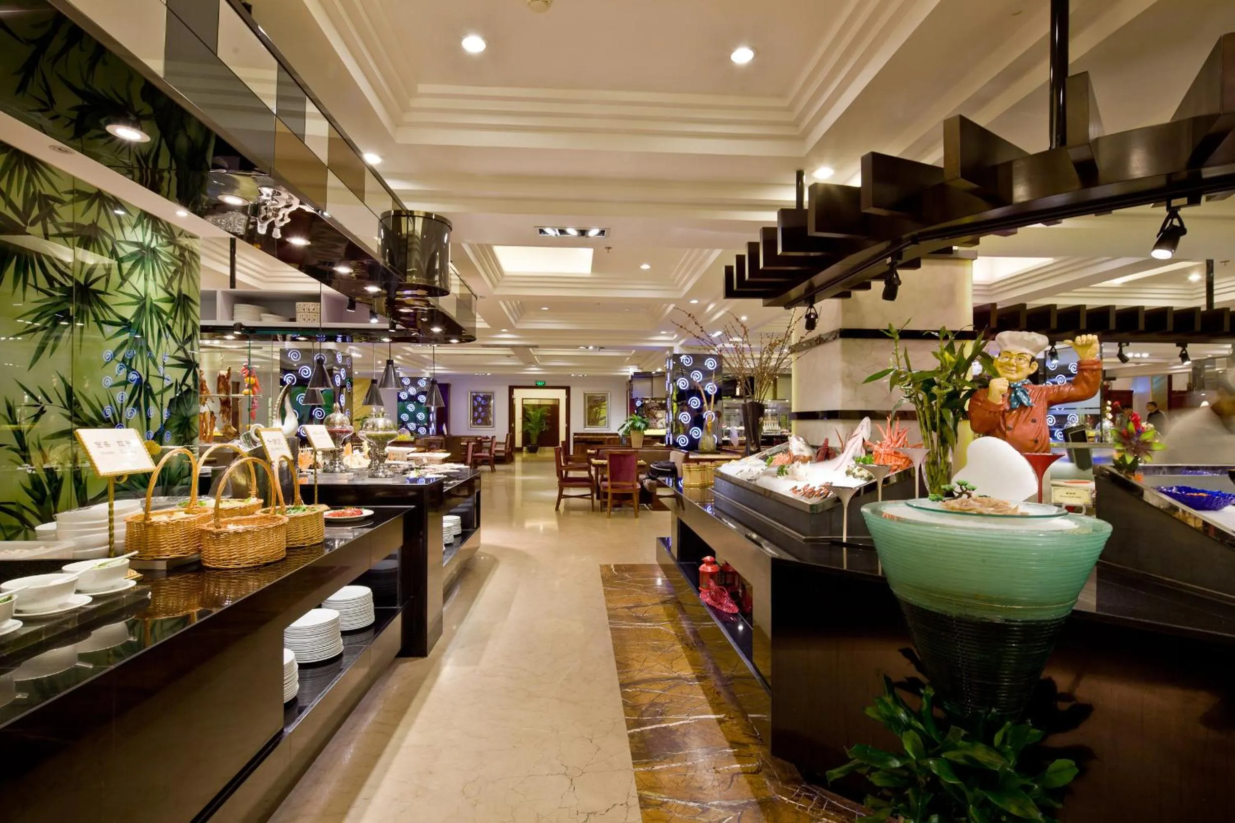 Restaurant/places to eat in Beijing International Hotel