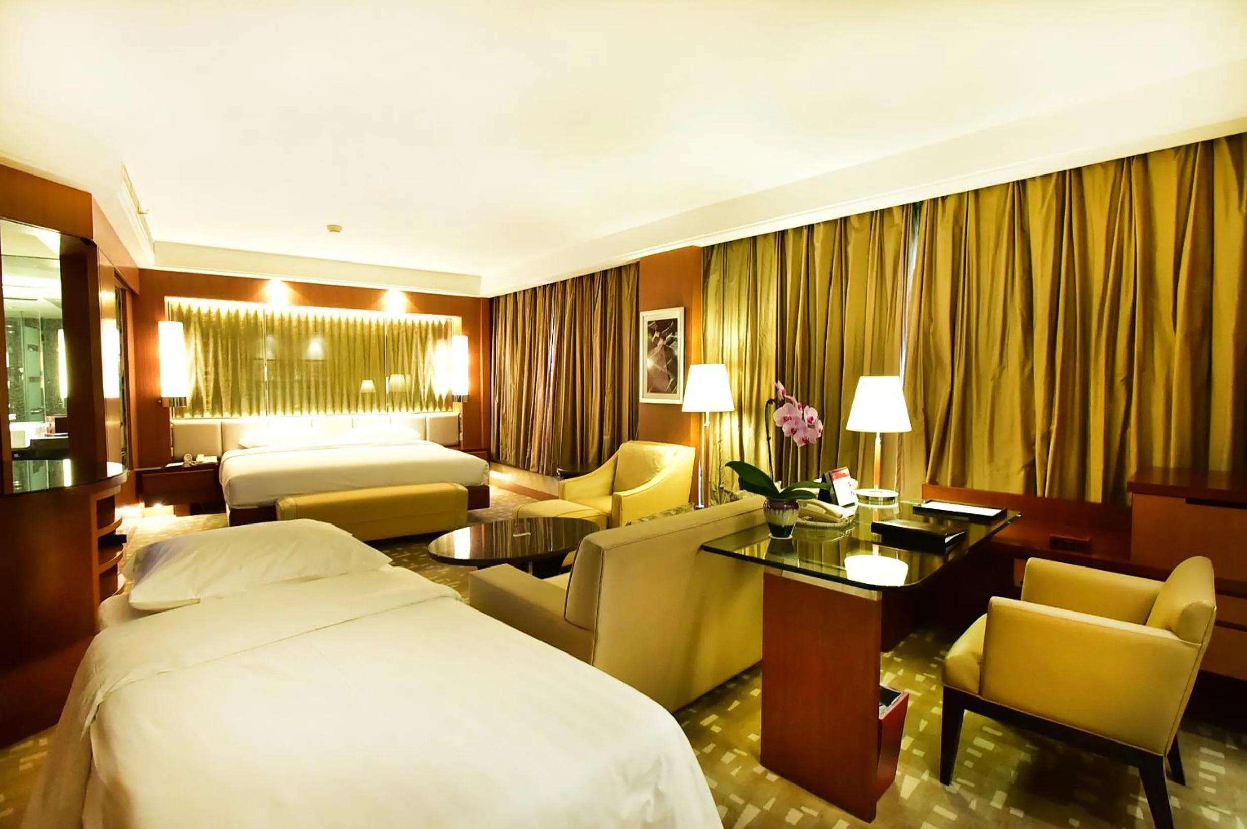 Bed in Beijing International Hotel