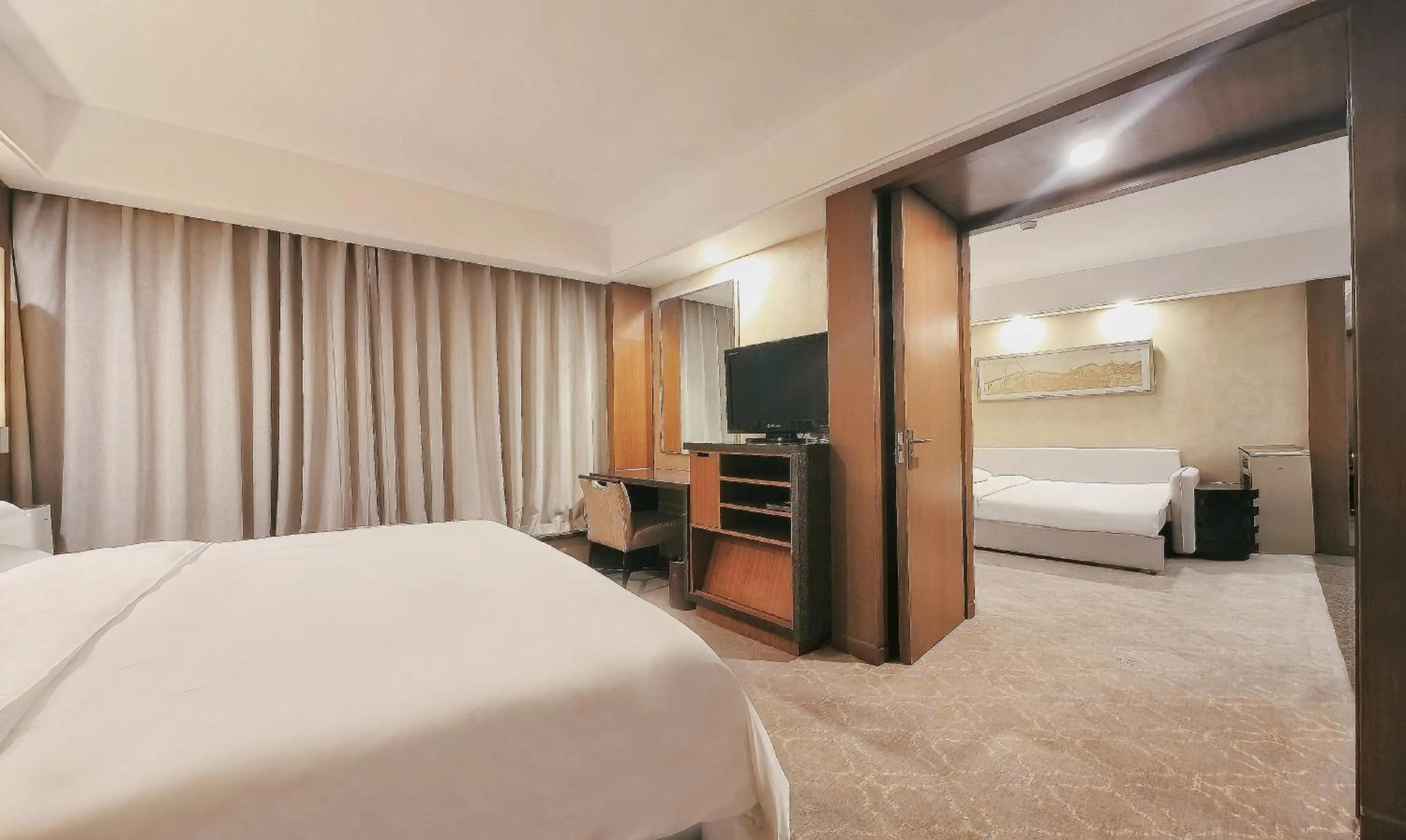 Bed in Beijing International Hotel