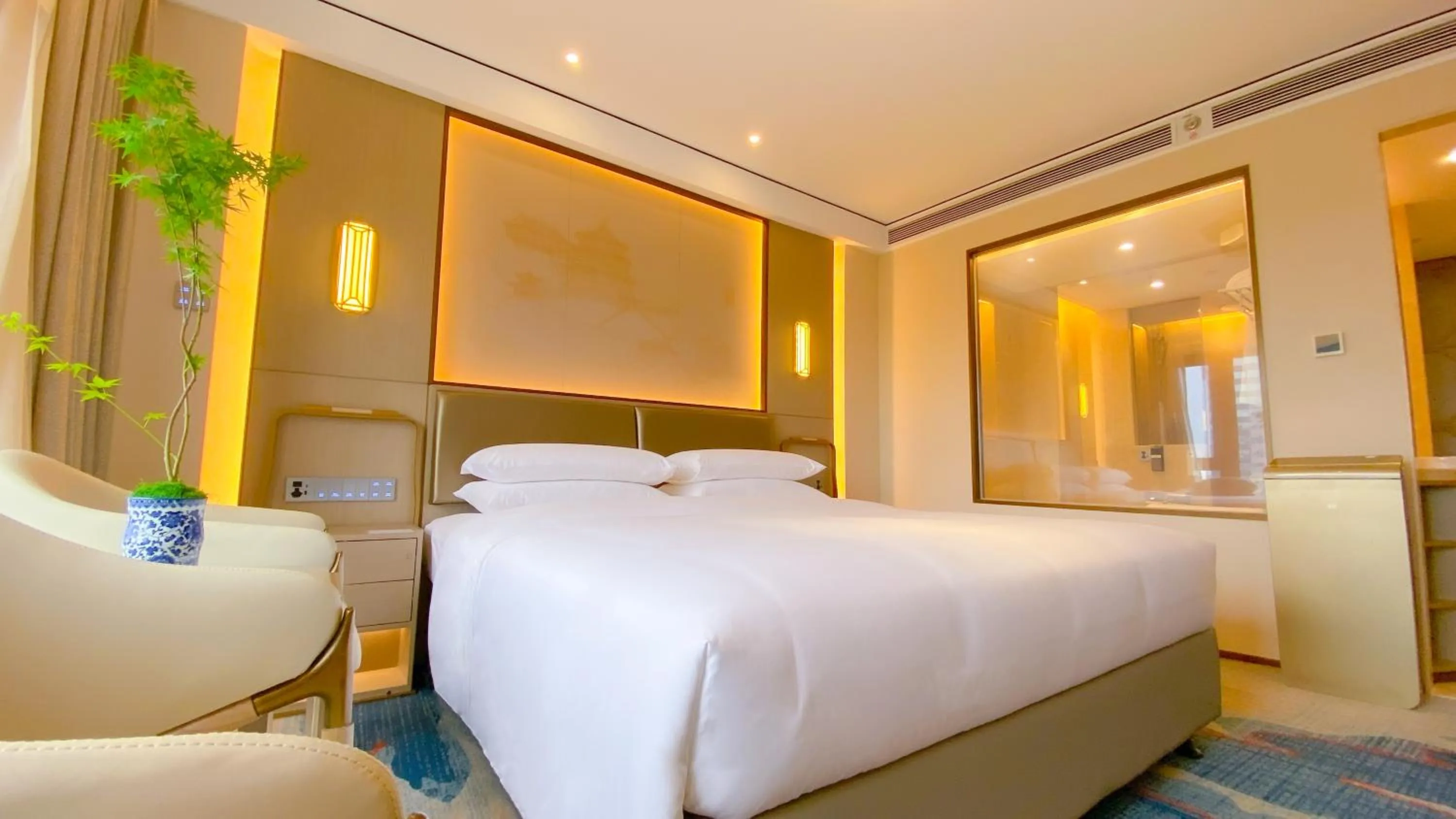 Bed in Beijing International Hotel