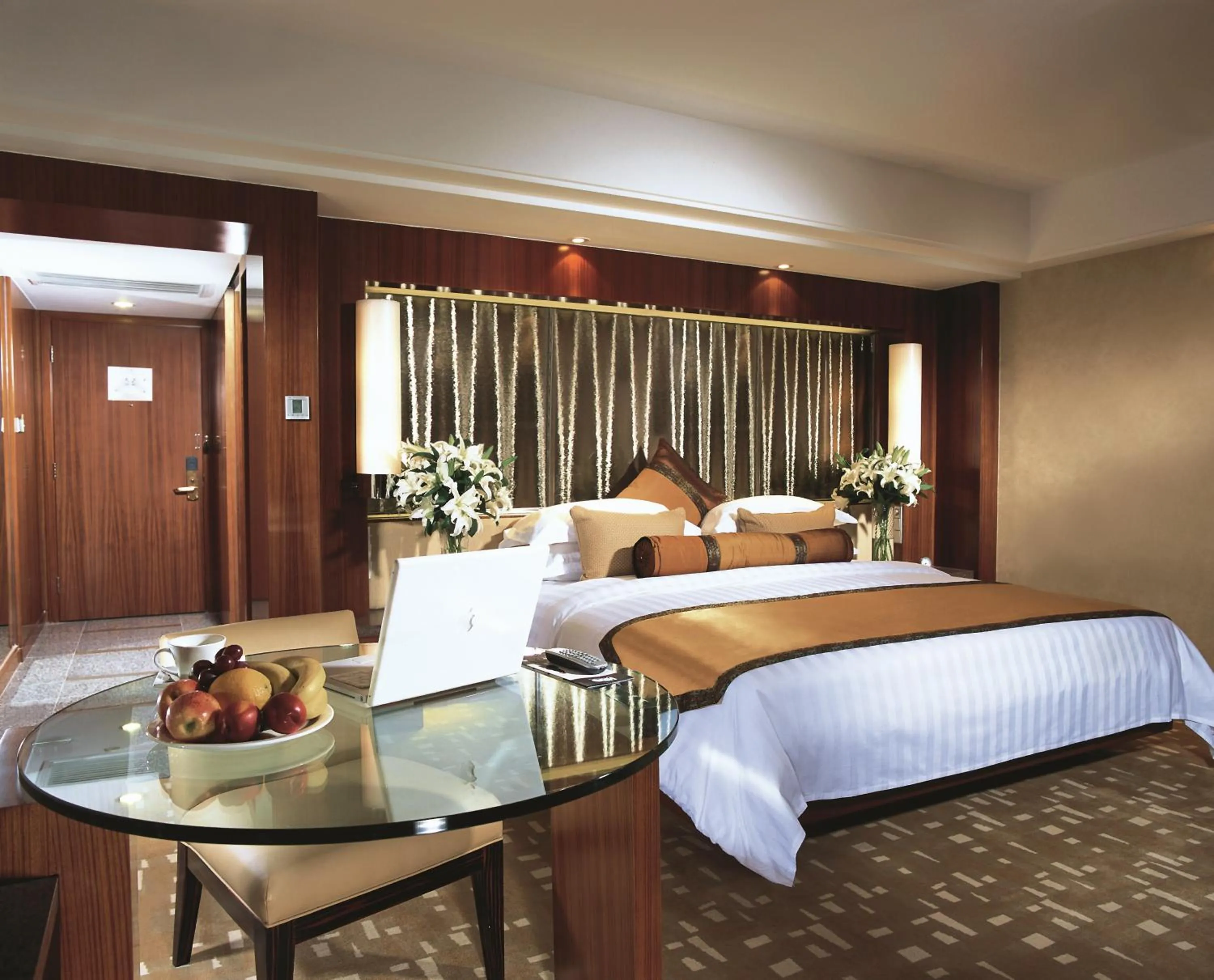 Bed in Beijing International Hotel