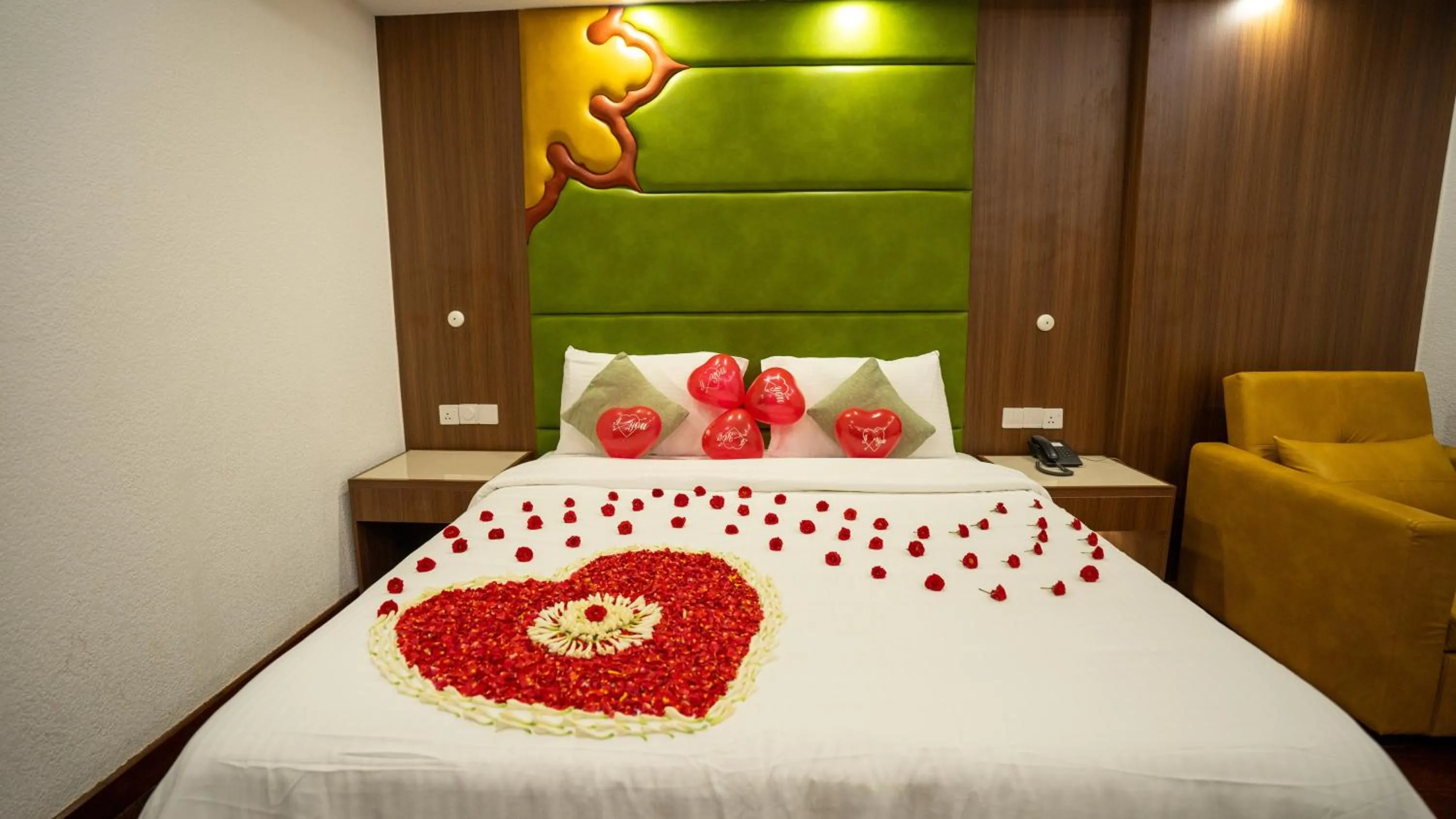 Bedroom, Bed in HillView Munnar