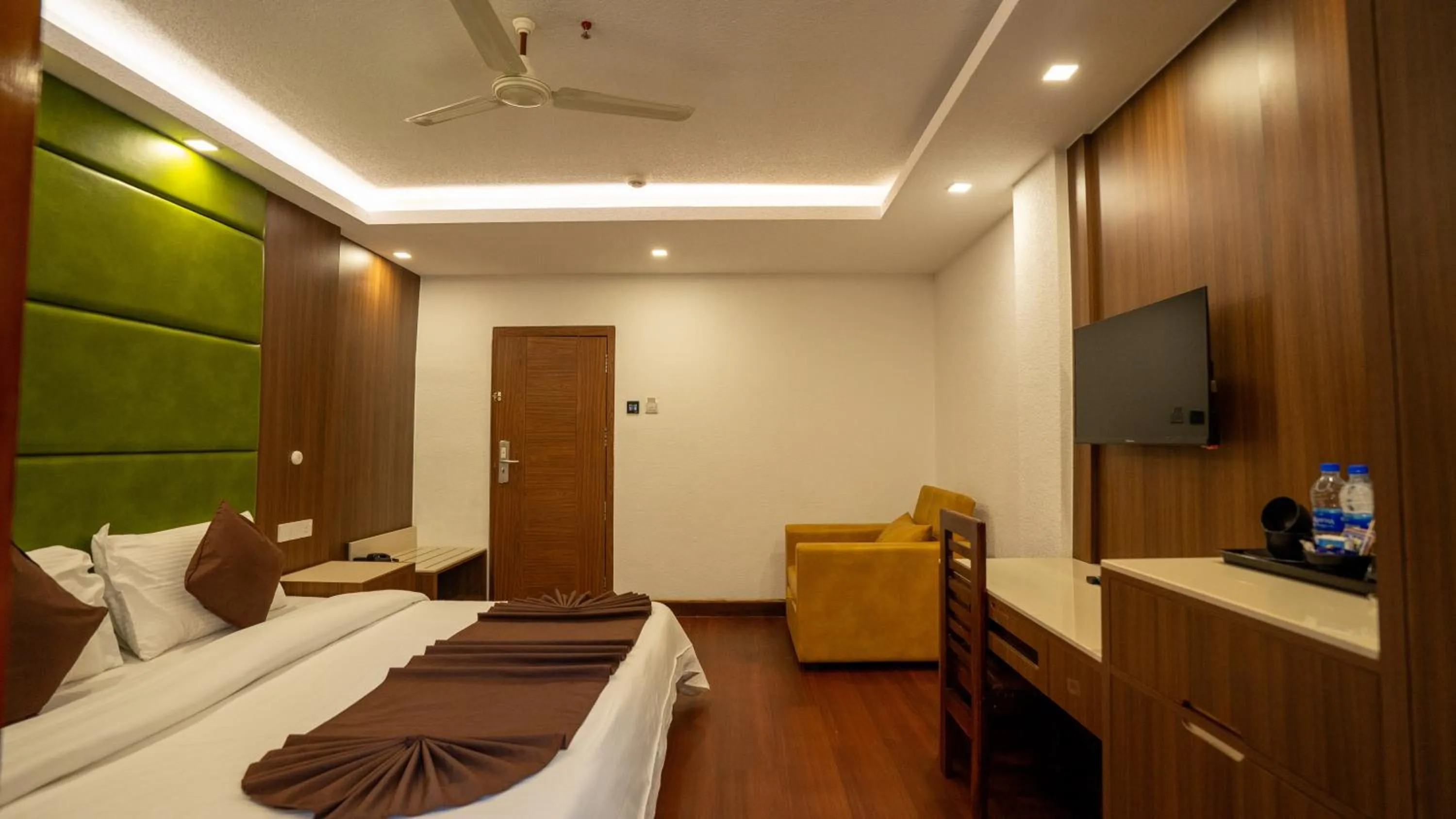 Photo of the whole room, Bed in HillView Munnar