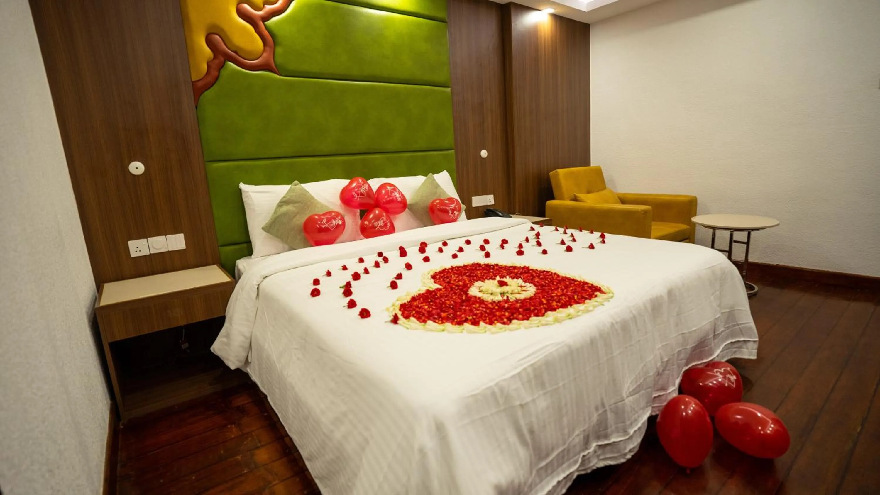 Photo of the whole room, Bed in HillView Munnar