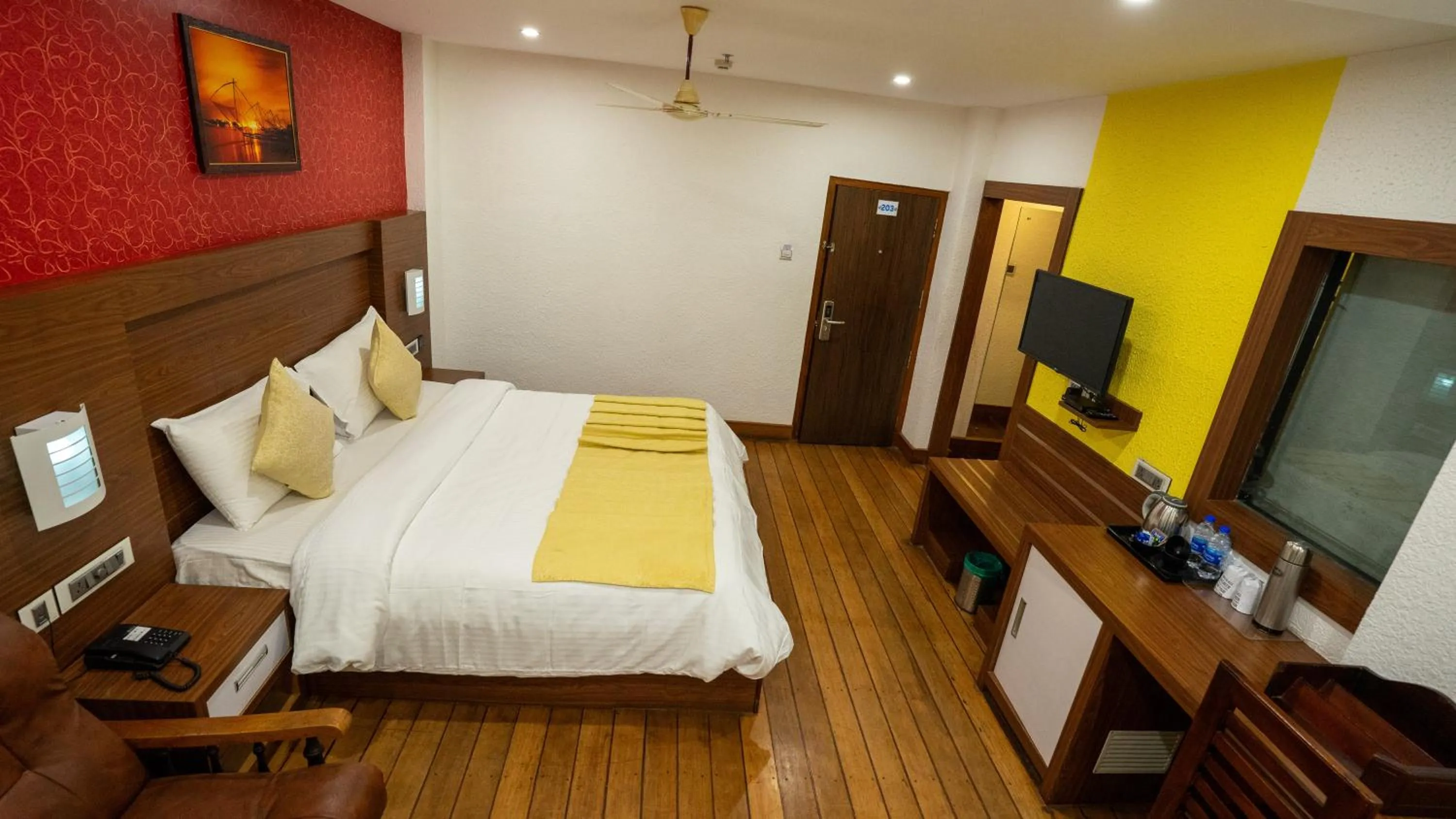 Photo of the whole room, Bed in HillView Munnar