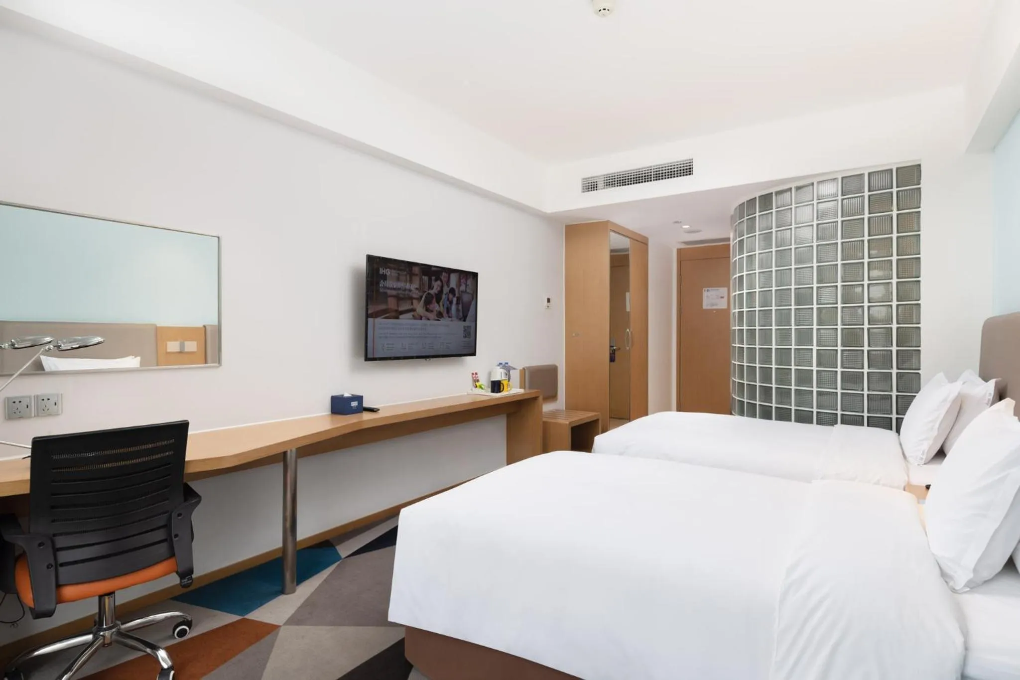 Photo of the whole room in Holiday Inn Express Chengdu Xindu by IHG