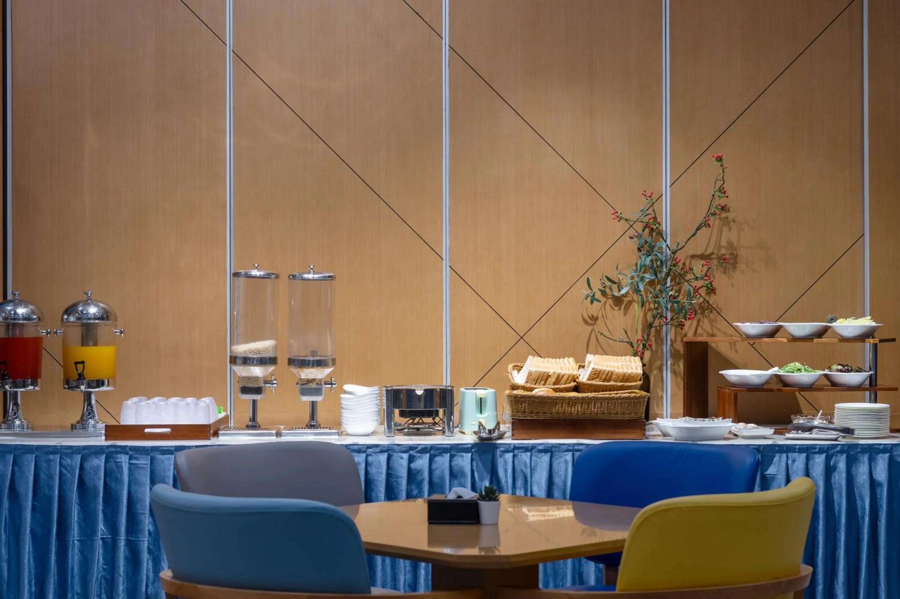 Breakfast in Holiday Inn Express Chengdu Xindu by IHG