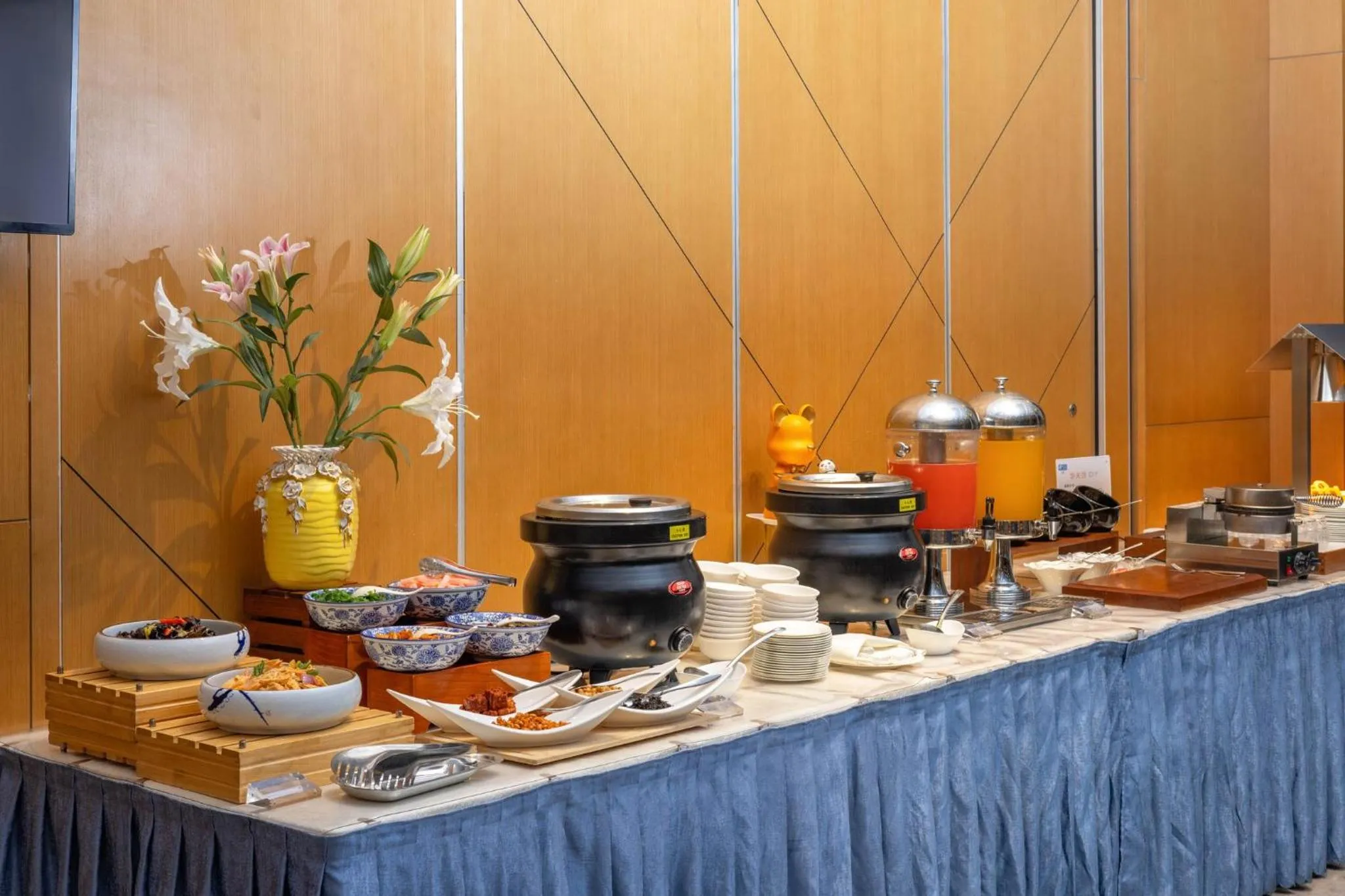 Restaurant/places to eat in Holiday Inn Express Chengdu Xindu by IHG