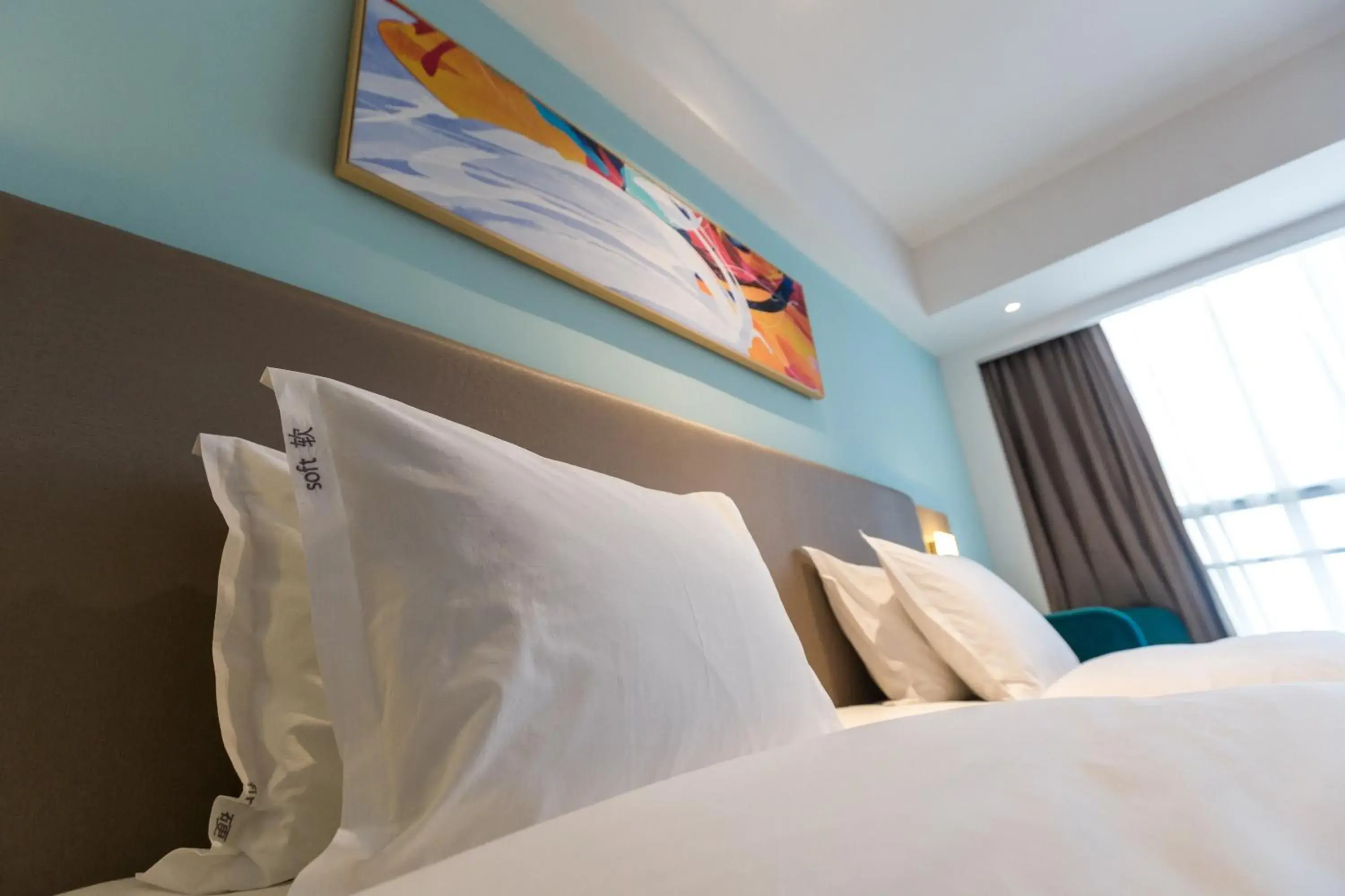 Bed in Holiday Inn Express Chengdu Xindu by IHG Bed in Holiday Inn Express Chengdu Xindu by IHG