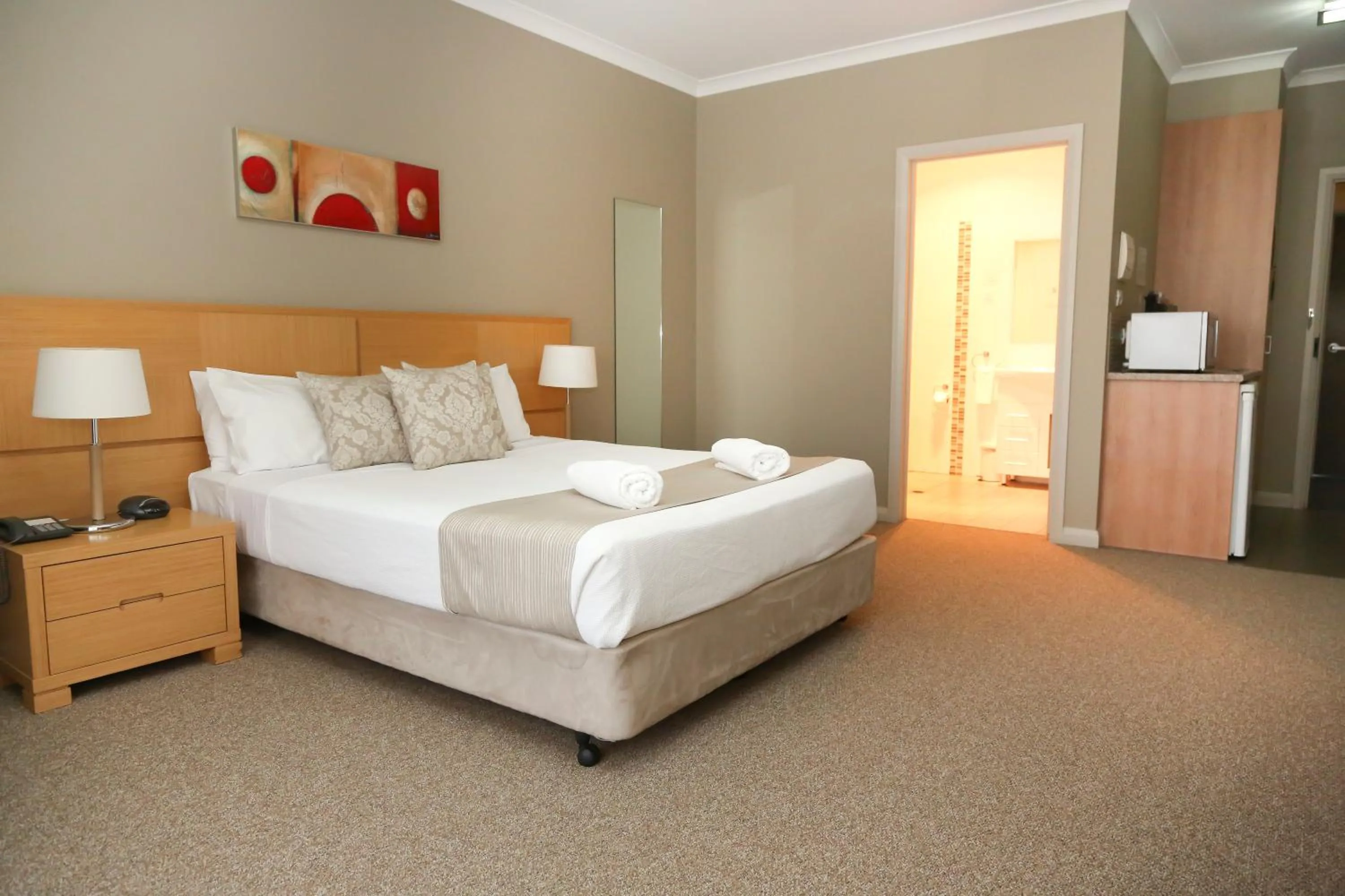 Bed in Centrepoint Apartments Griffith