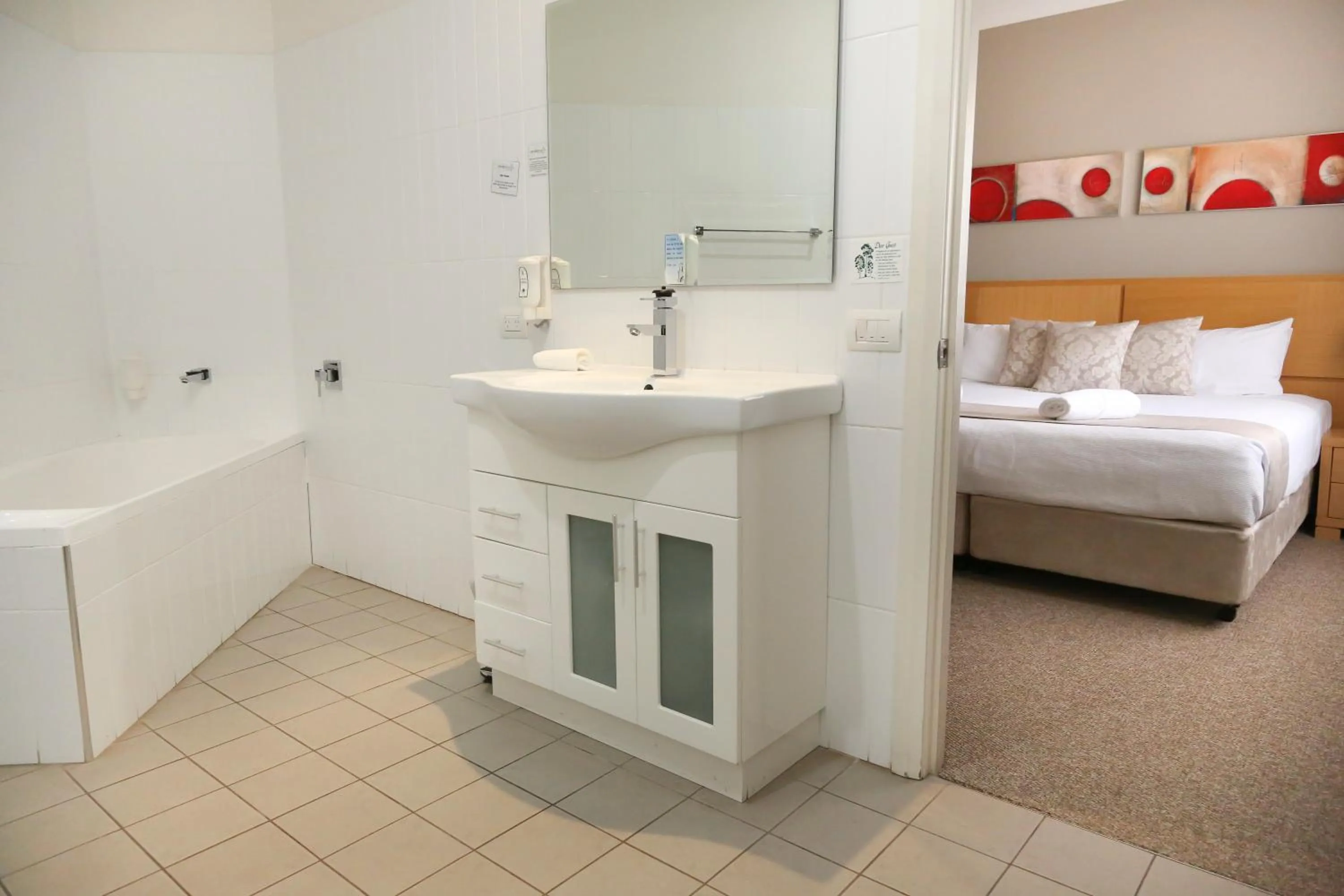 Bed in Centrepoint Apartments Griffith