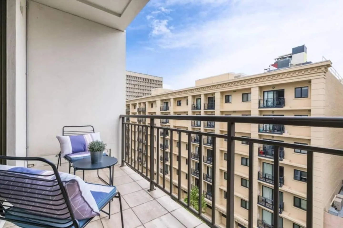 504 - Perth CBD Huge 1BR 1BA Beauty