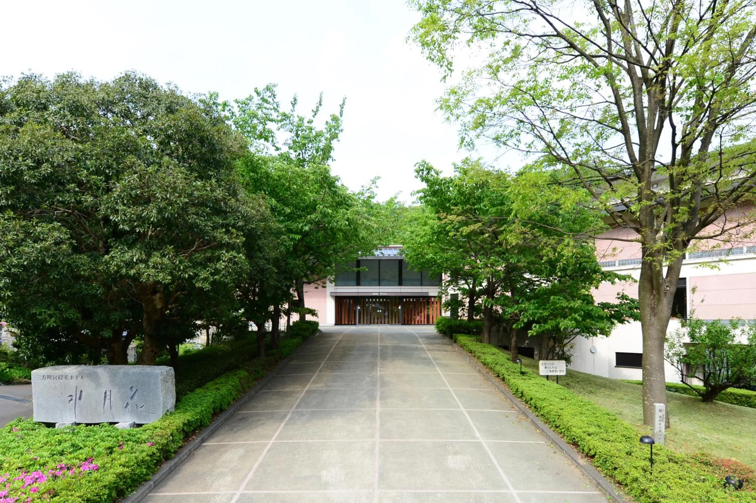 Property building in Suigekka