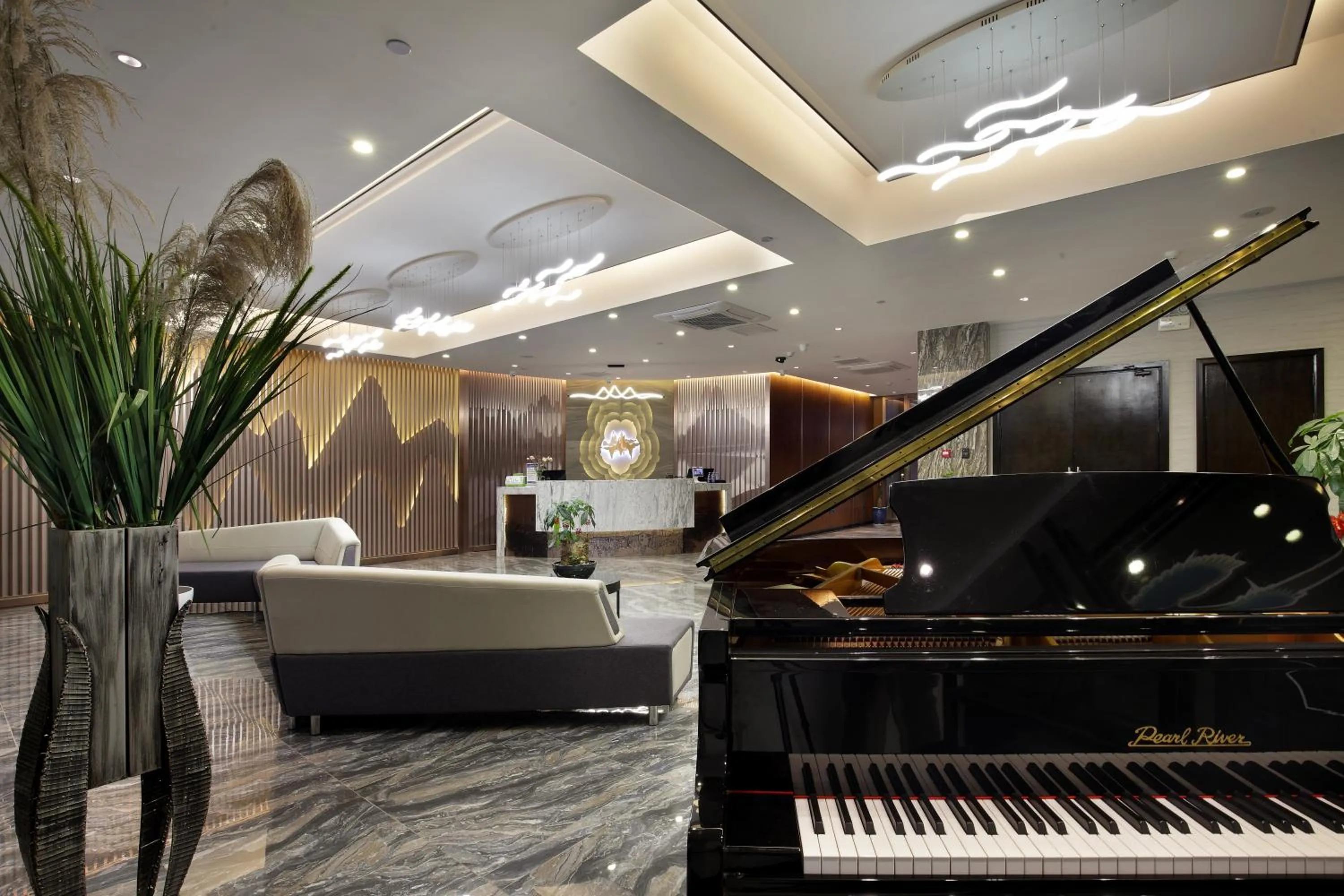 Decorative detail in Wing Hotel Guilin - Central Square