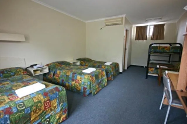 Bedroom, Bed in Red Cedars Motel