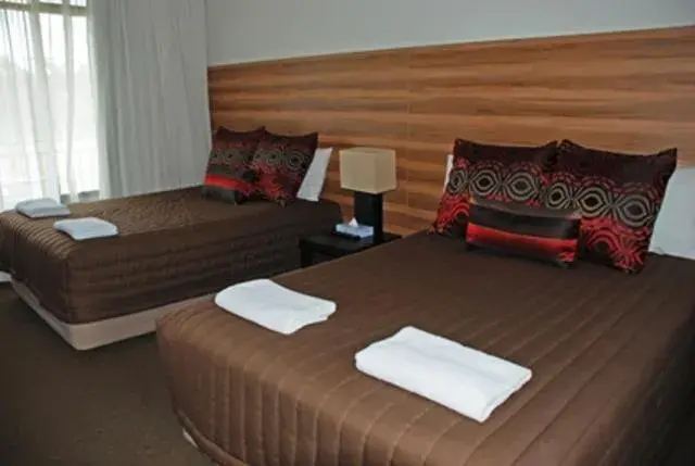 Bedroom, Bed in Red Cedars Motel Bedroom, Bed in Red Cedars Motel