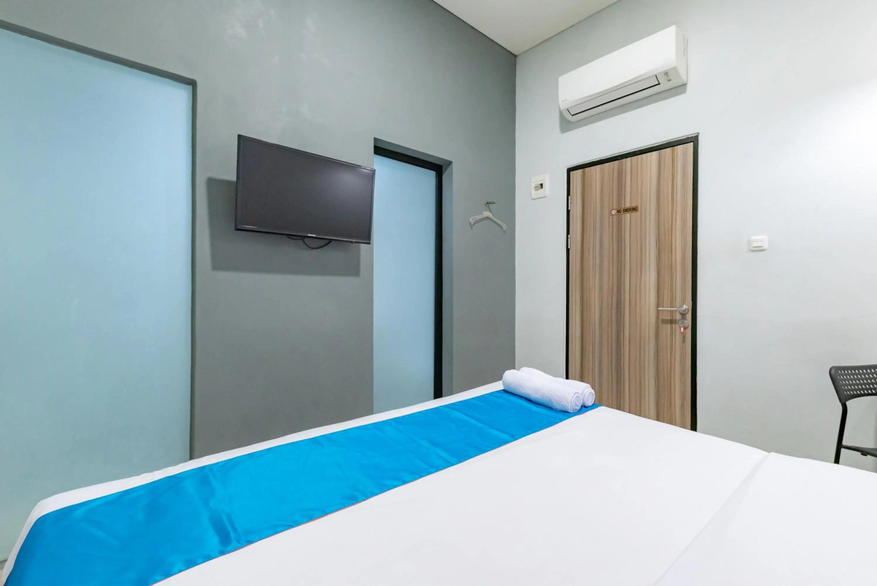 Bedroom, Bed in Sans Vibes Hotel Malabar