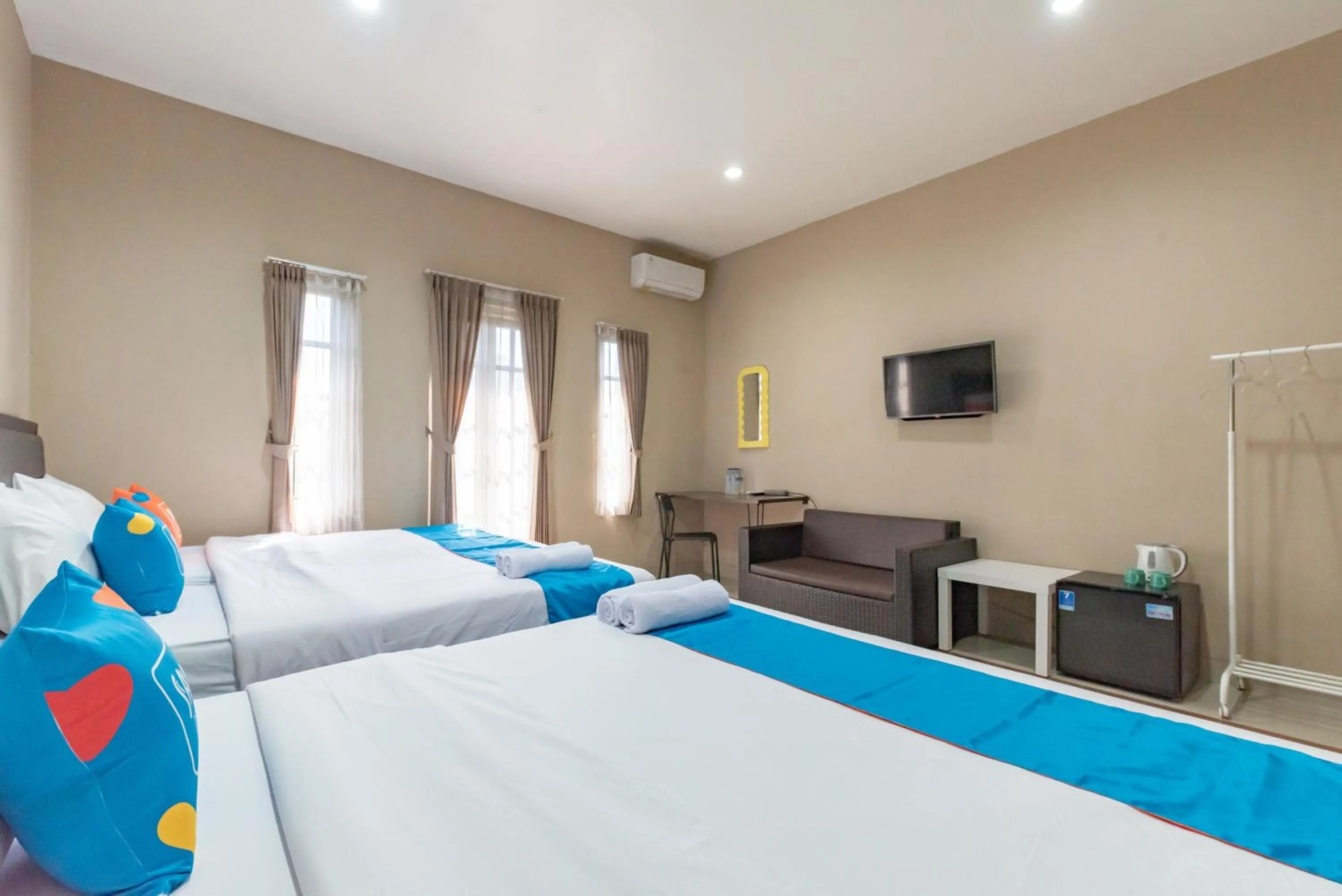 Bedroom, Bed in Sans Vibes Hotel Malabar