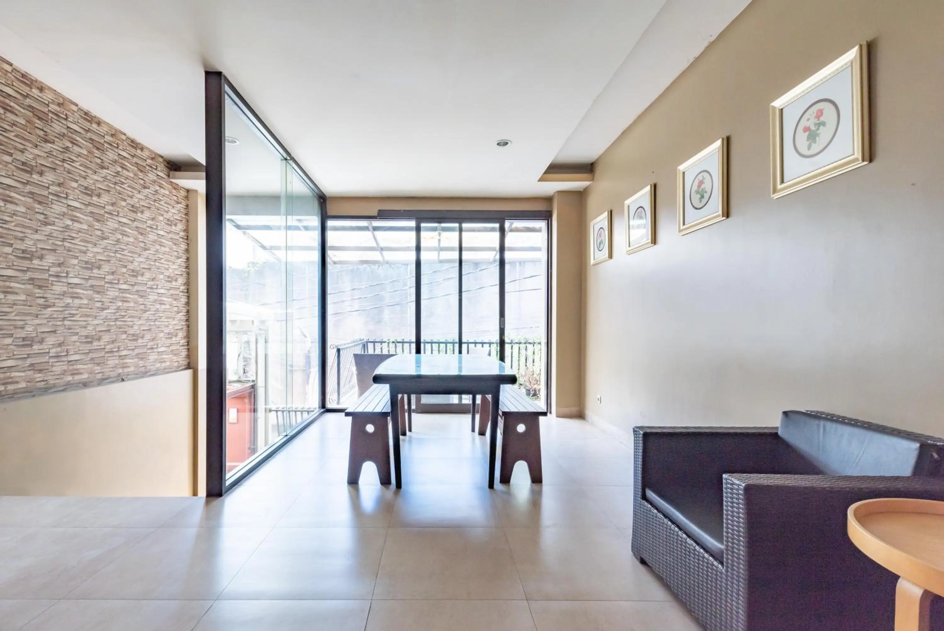 Seating area in Sans Vibes Hotel Malabar