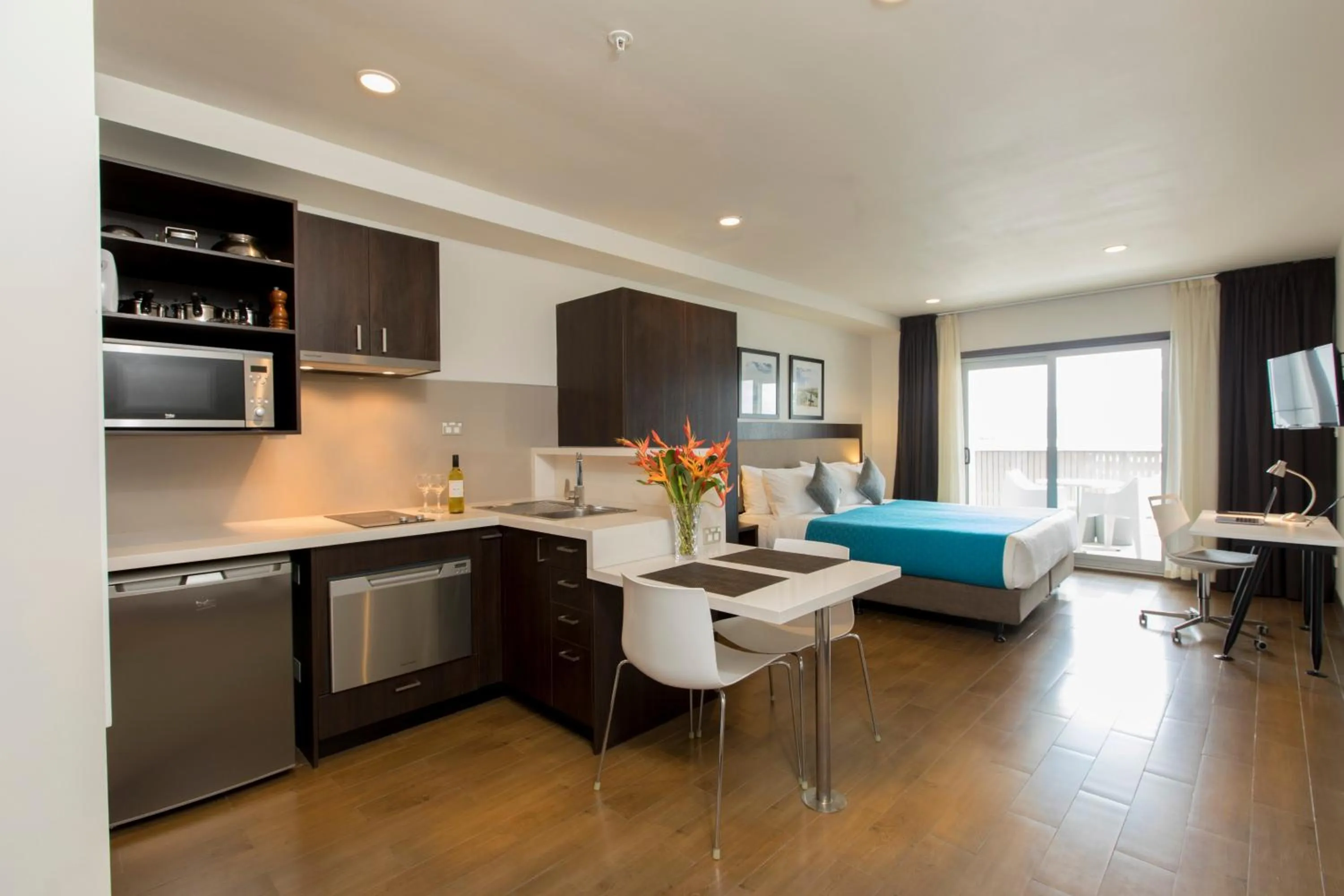 Photo of the whole room in Quest Suva