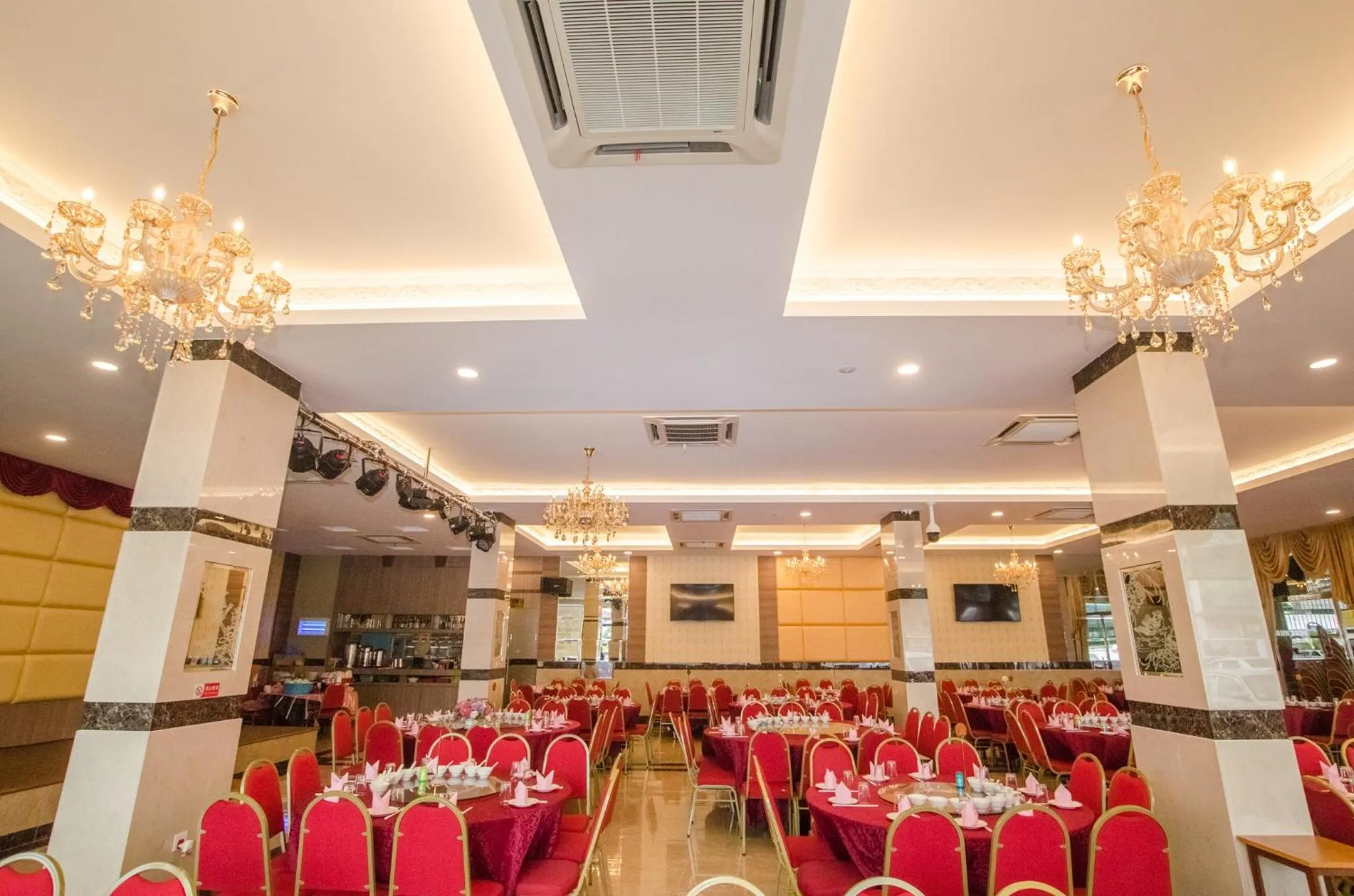 Restaurant/places to eat in Grand Wonderful Hotel