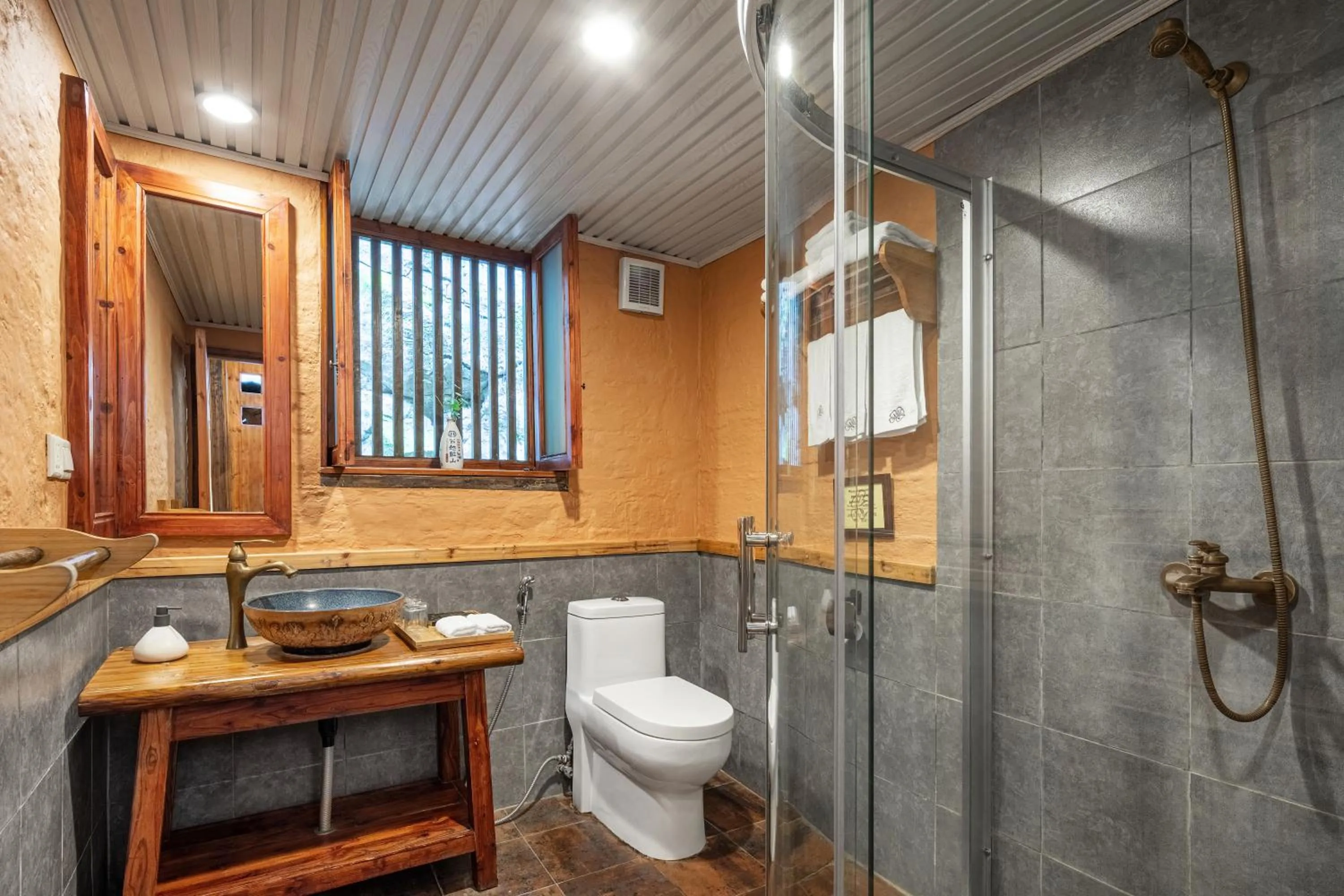 Bathroom in Yangshuo Secret Garden