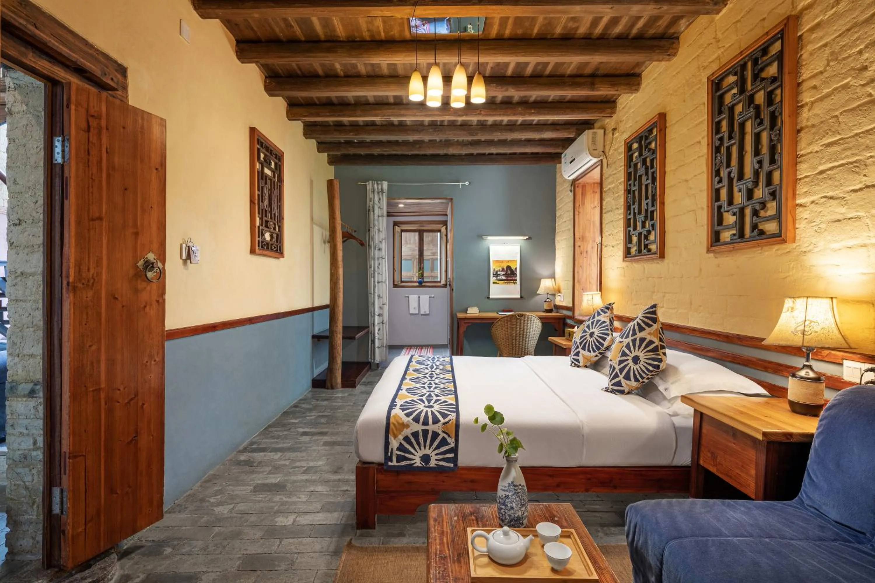 Bed in Yangshuo Secret Garden