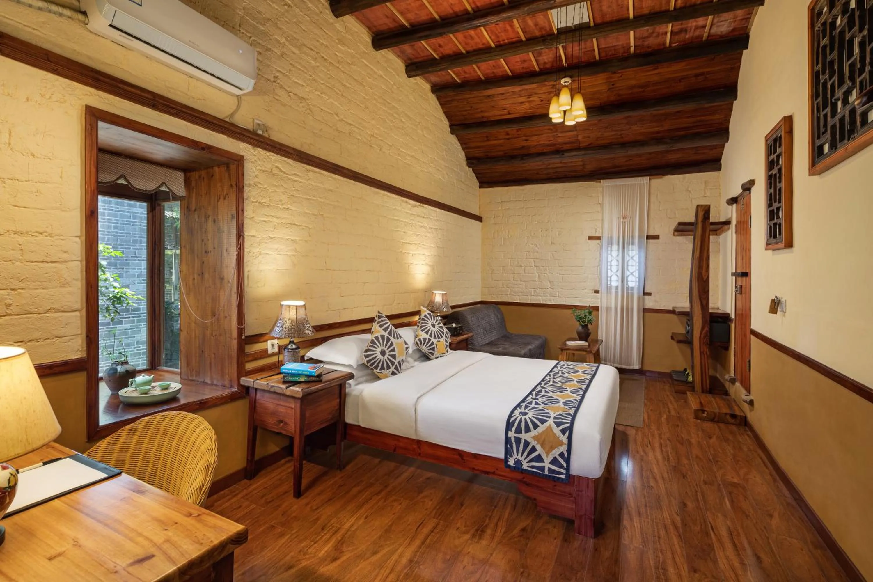 Photo of the whole room, Bed in Yangshuo Secret Garden