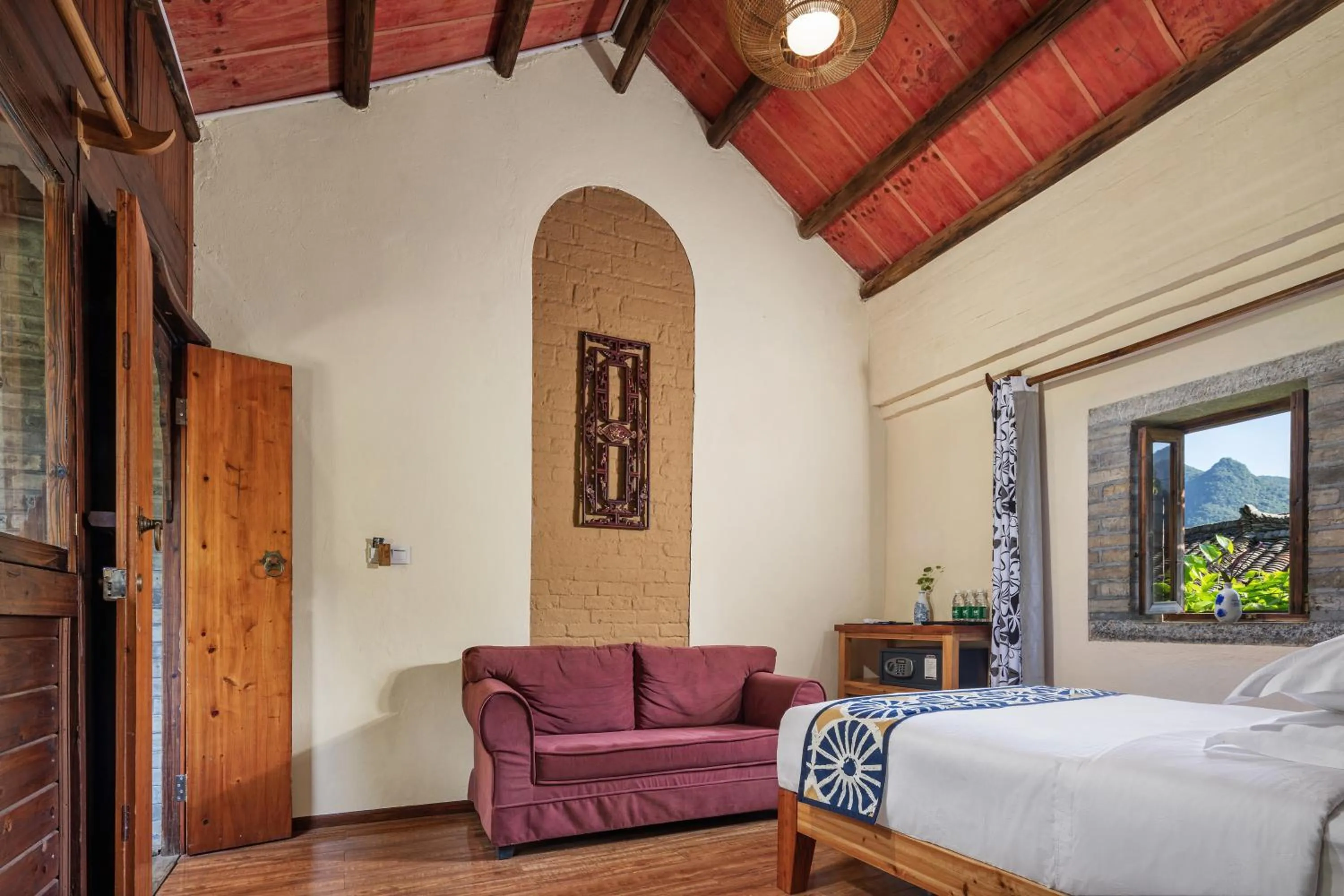 Photo of the whole room, Bed in Yangshuo Secret Garden