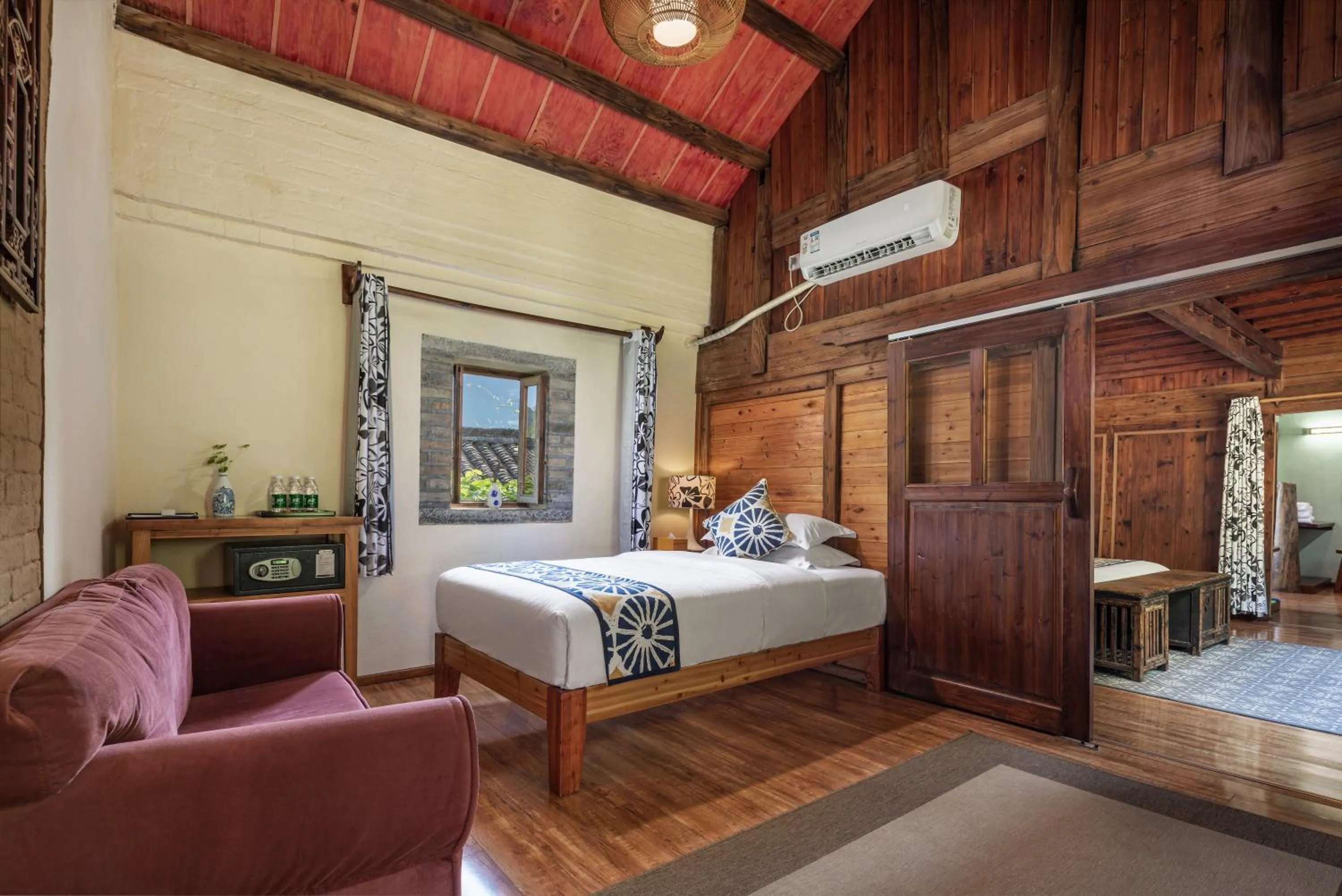 Bed in Yangshuo Secret Garden