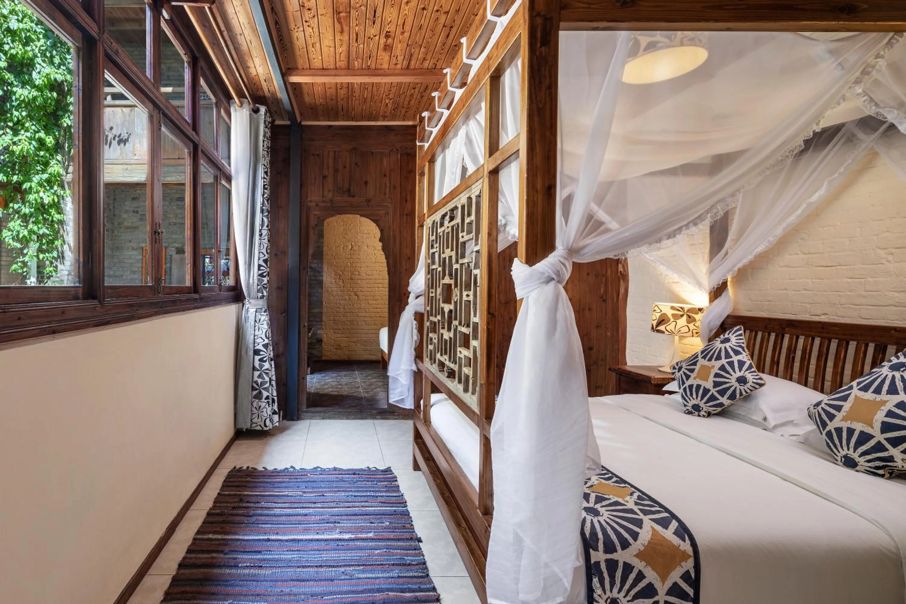 Photo of the whole room, Bed in Yangshuo Secret Garden